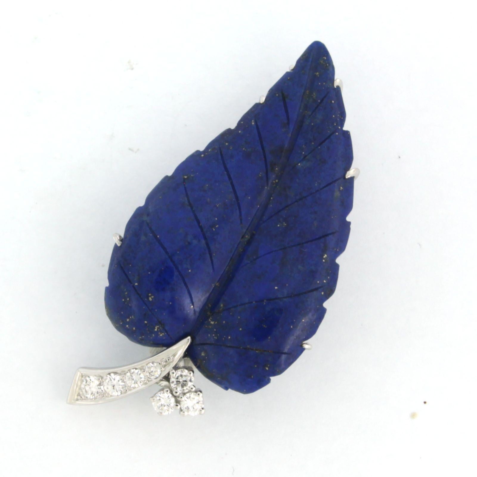18k white gold Brooch with Lapis Lazuli leaf shape and set with brilliant cut diamonds 0.35 ct F/G VS/SI - 5.0 cm x 2.6 cm

Detailed description

The brooch is 5.0 cm wide and 2.6 cm high

weight: 10.6 grams

Set with:

- 1 x 4.2 cm x 2.6 cm leaf