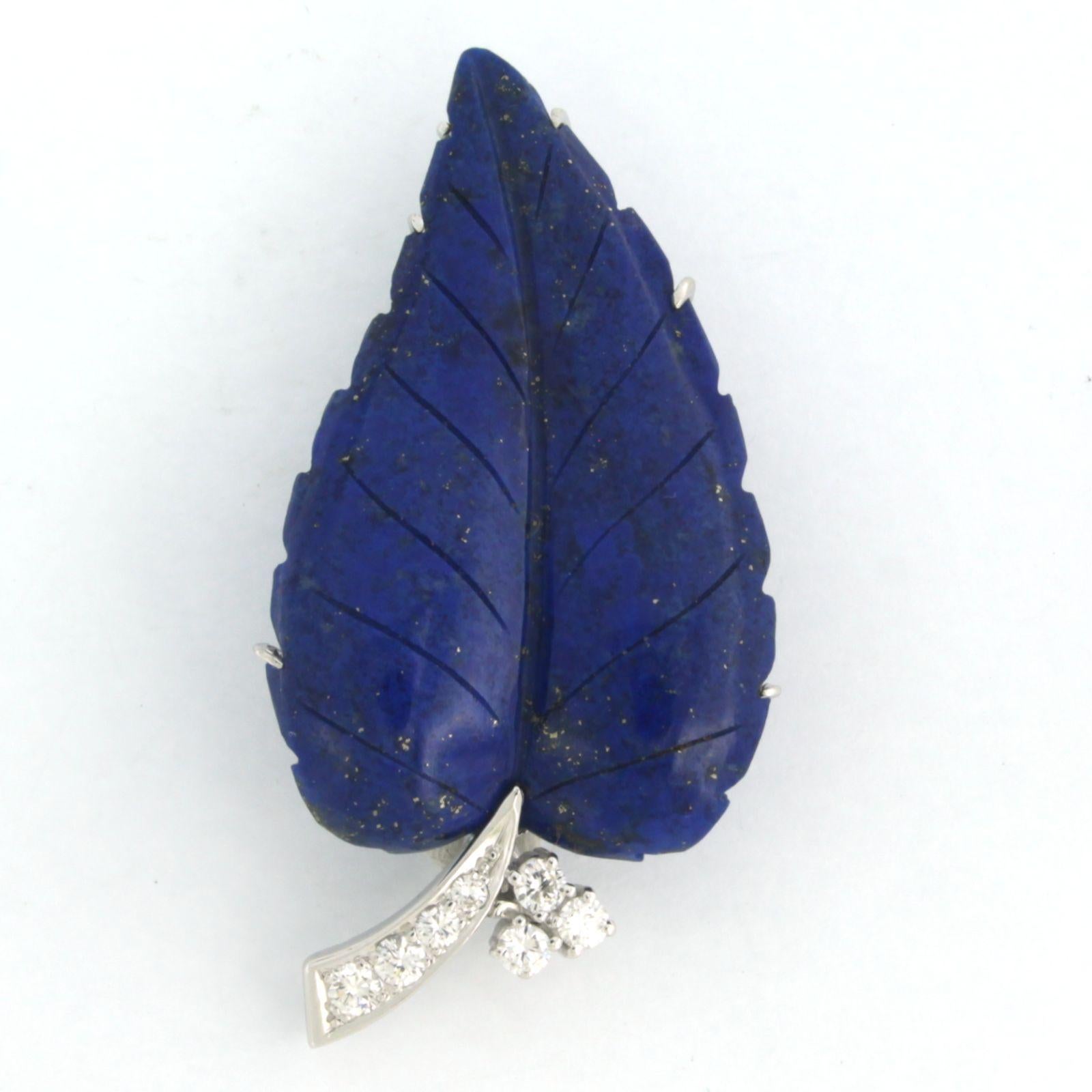 Moderne Broche feuille de lapis-lazuli sertie de diamants, or blanc 18 carats en vente