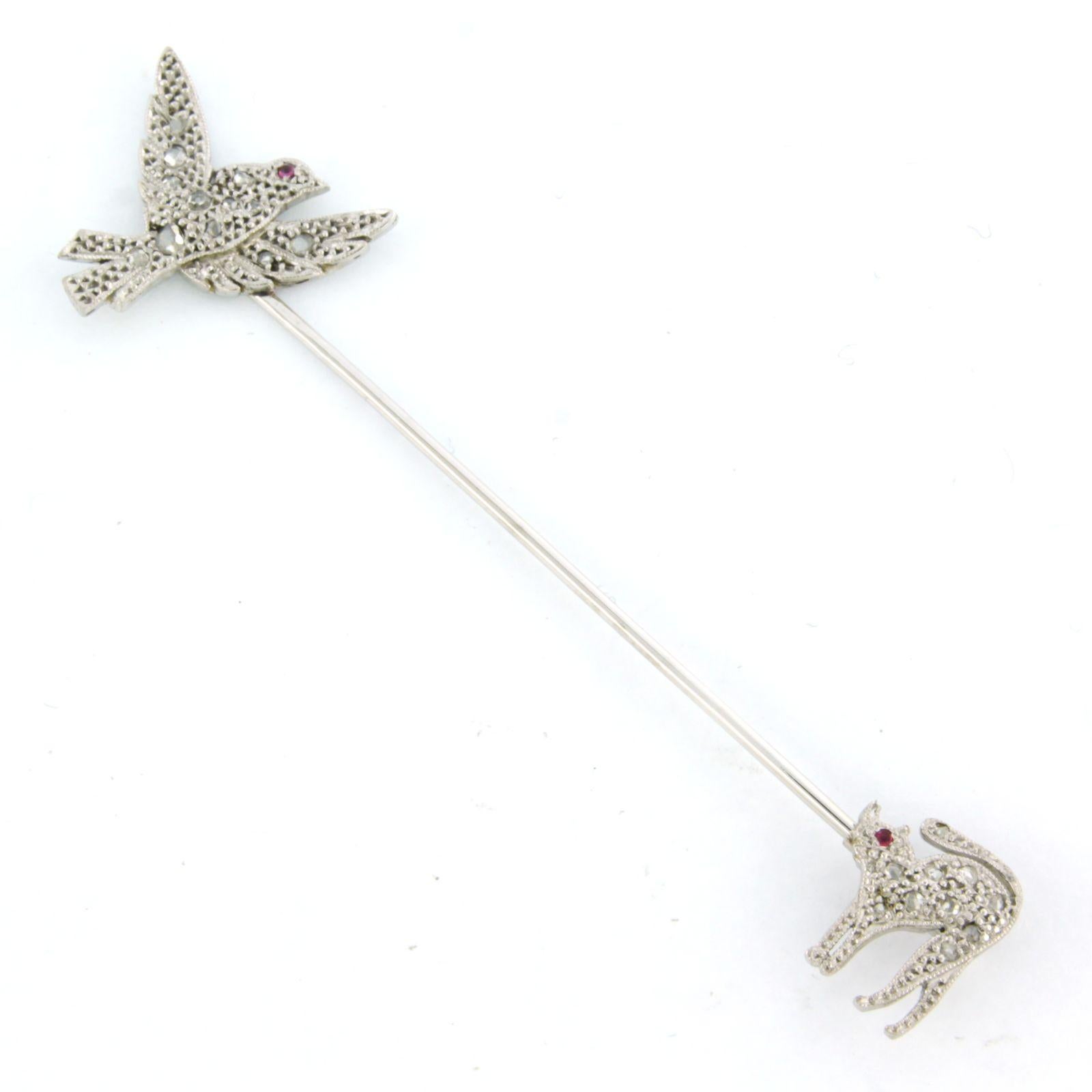Brooch of a bird and a cat set with ruby and diamond 18k gold with platina In Good Condition For Sale In The Hague, ZH