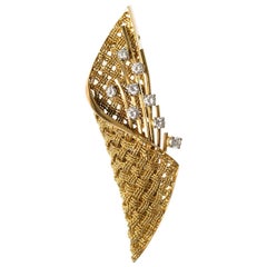 Brooch of Basket Weave Design in 18 Carat Gold and Diamonds, English, circa 1960