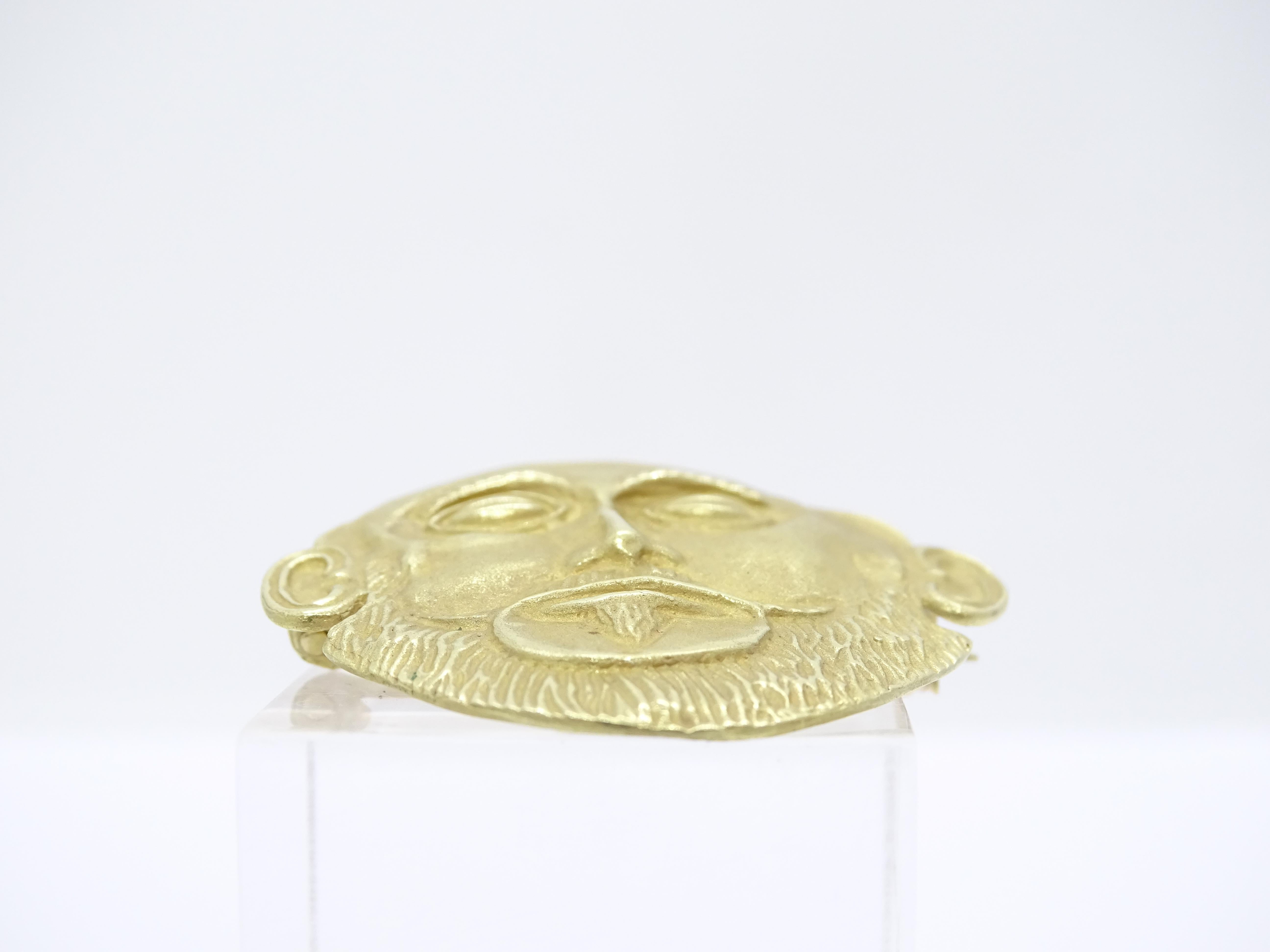 Broche/pendentif Masque d'Agamemnon, or 18 carats, années 90 en vente 14