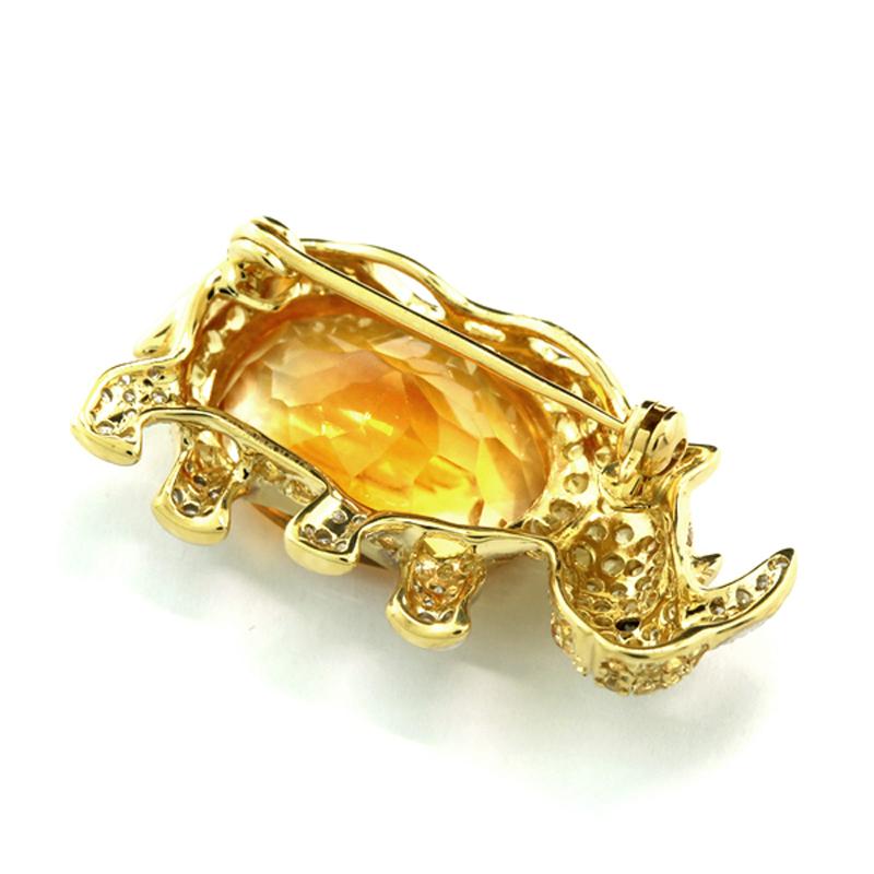 Taglio ovale Spilla / Ciondolo Rinoceronte Citrino Giallo Zaffiro Diamante Oro giallo 18 carati in vendita