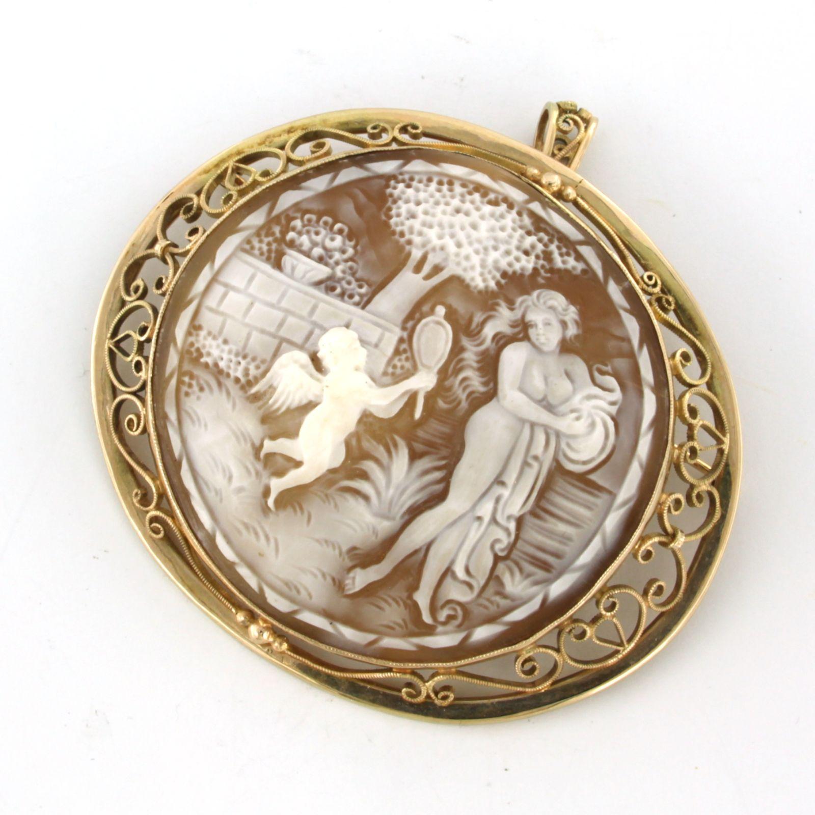 Brooch/Pendant set with cameo 14k yellow gold  In Good Condition For Sale In The Hague, ZH