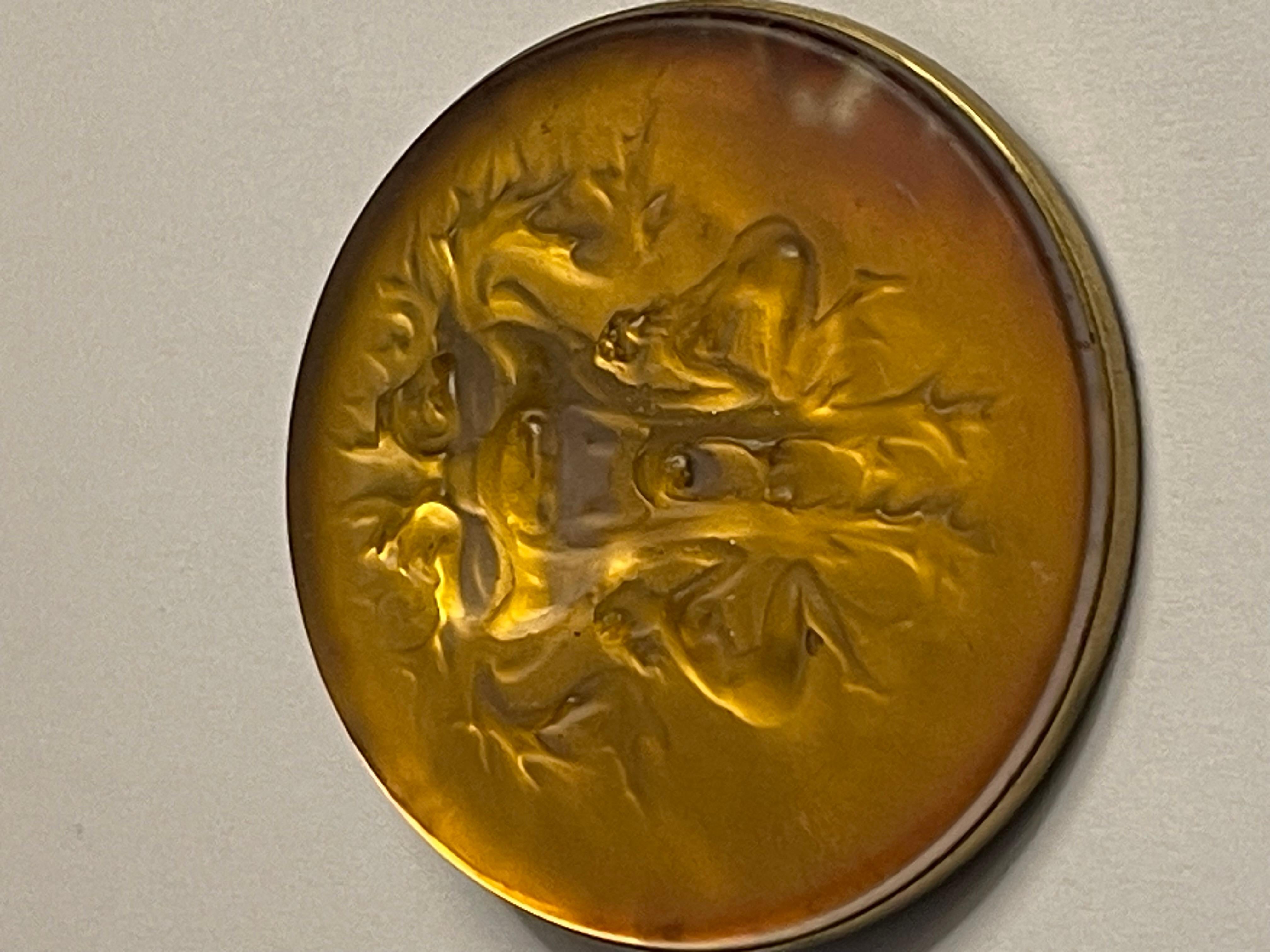 Broche René Lalique Año 1912 Deux Figurines et Masque Clinquant Orange firmado en venta 5