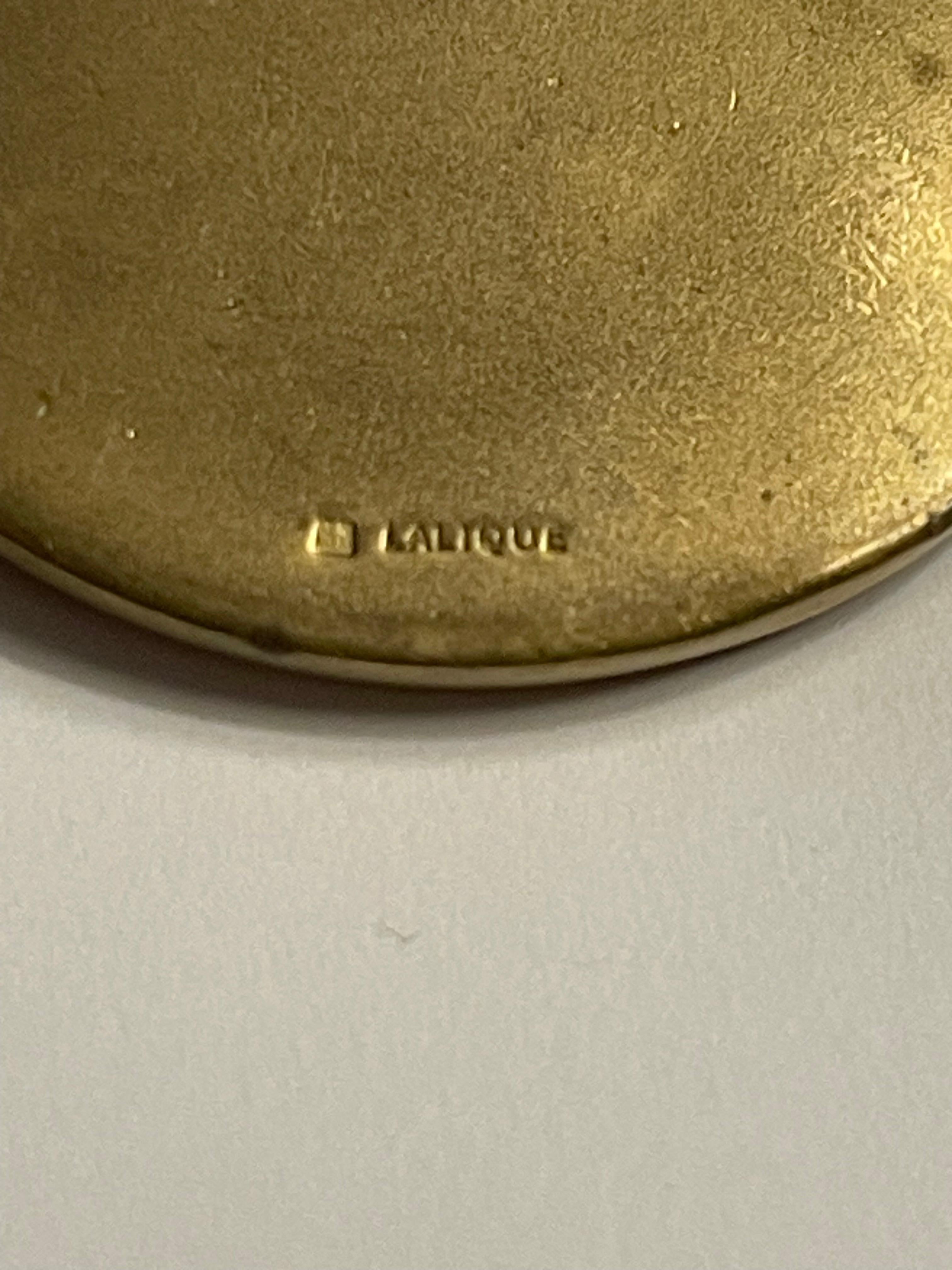 Precioso broche firmado  Lalique 

N° 1369 hacia 1912 Catálogo Félix Marcilhac