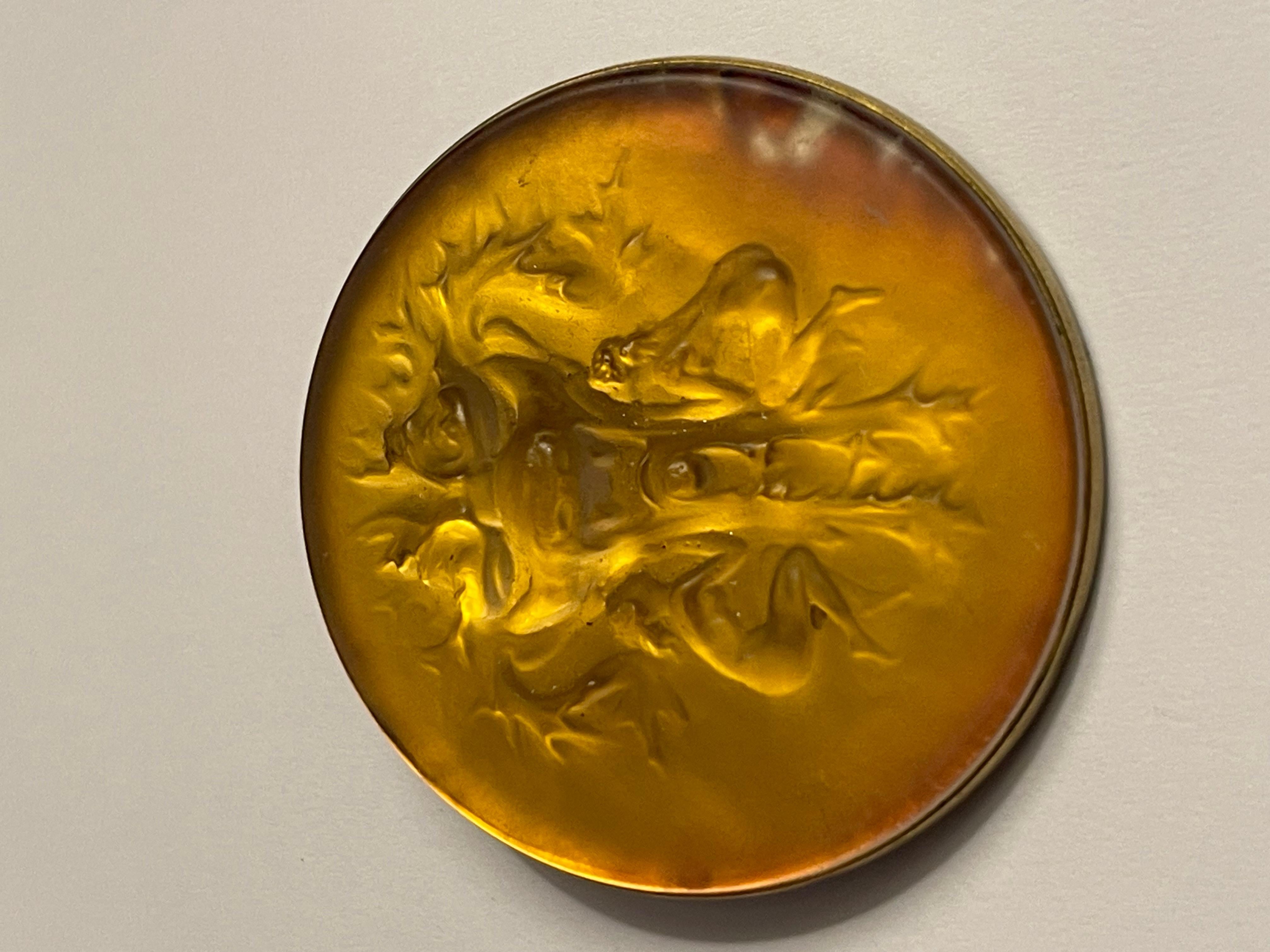 Broche René Lalique Año 1912 Deux Figurines et Masque Clinquant Orange firmado principios del siglo XX en venta