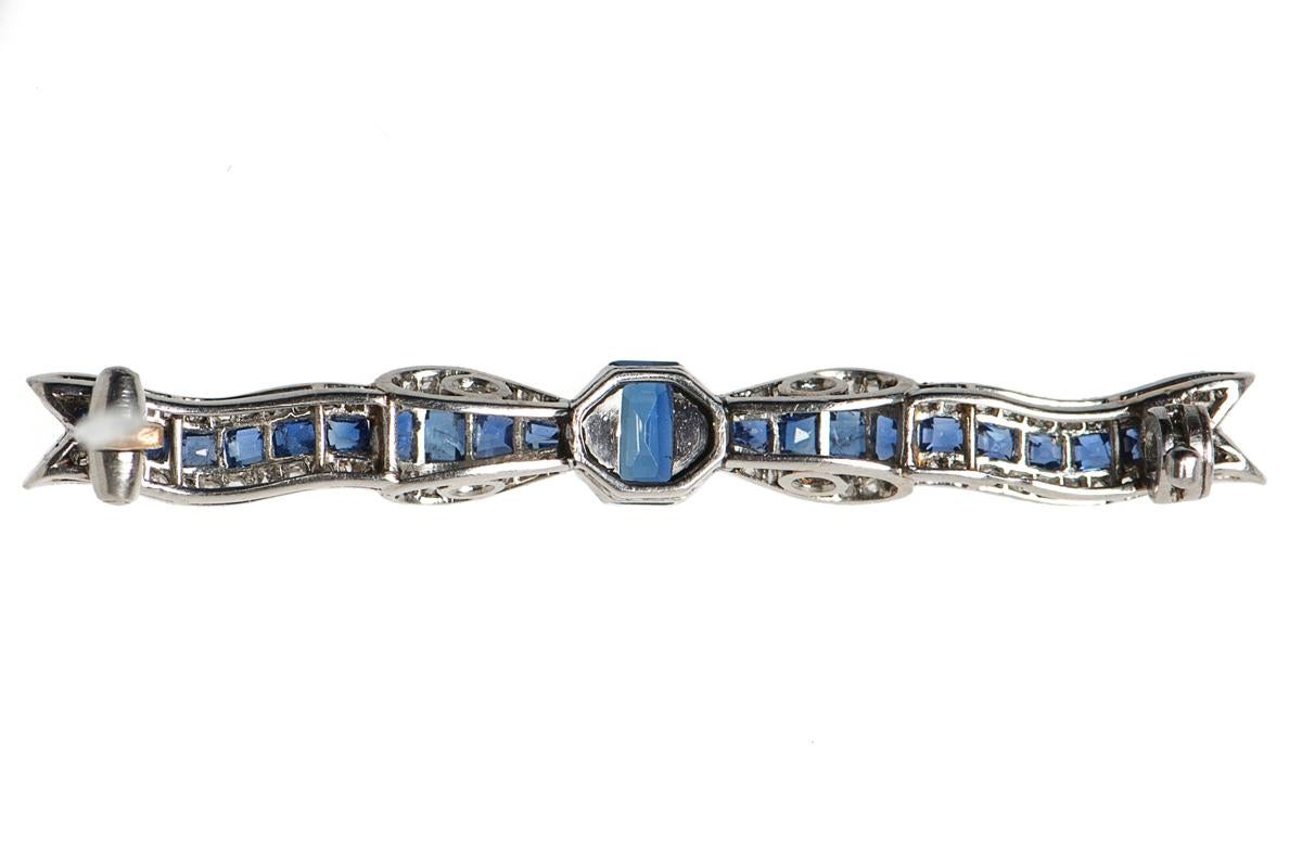 Edwardian Antique Bow Brooch Ceylon Sapphires & Diamonds in Platinum, French circa 1910 For Sale