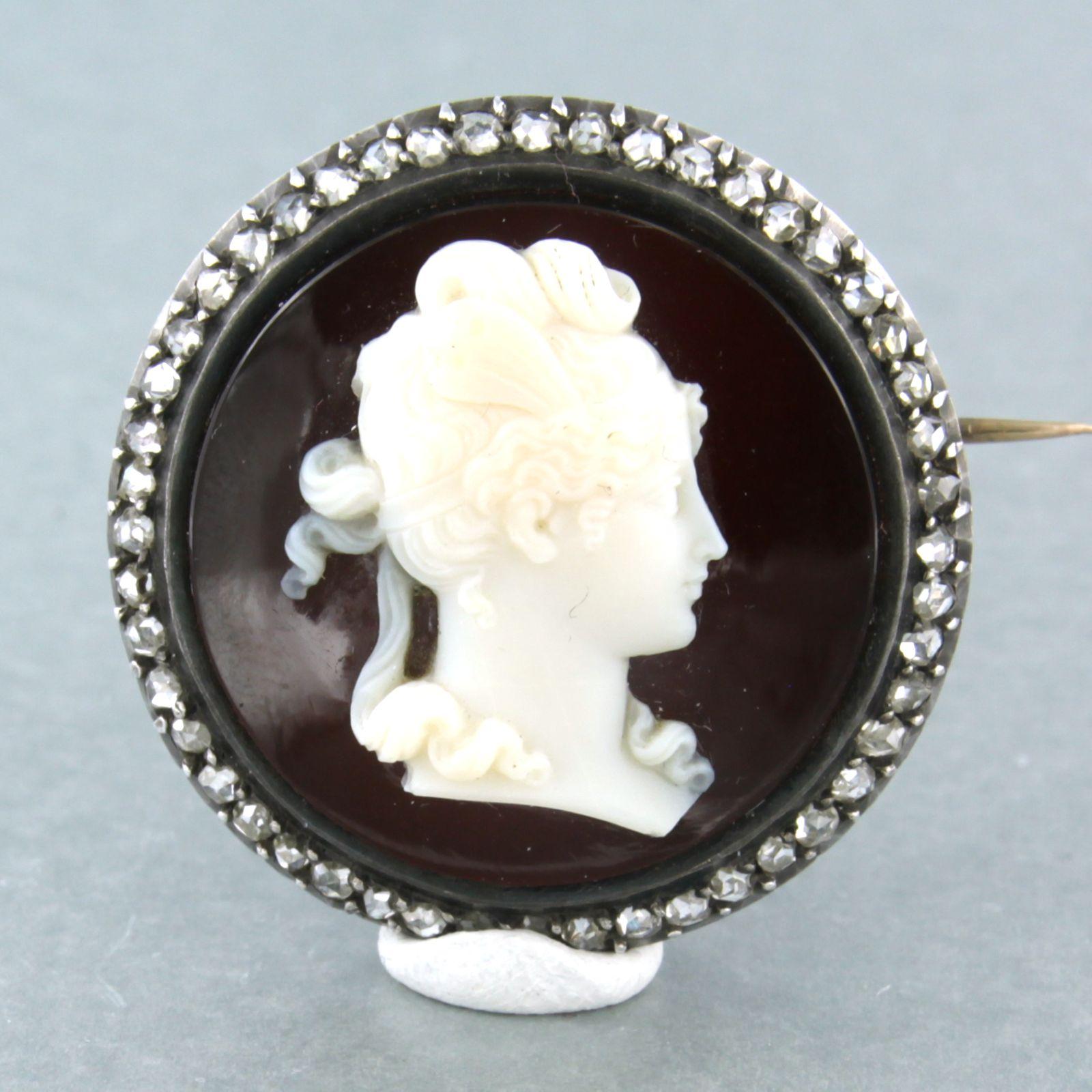 Brooch set with cameo and diamonds 18k yellow gold and silver In Good Condition For Sale In The Hague, ZH