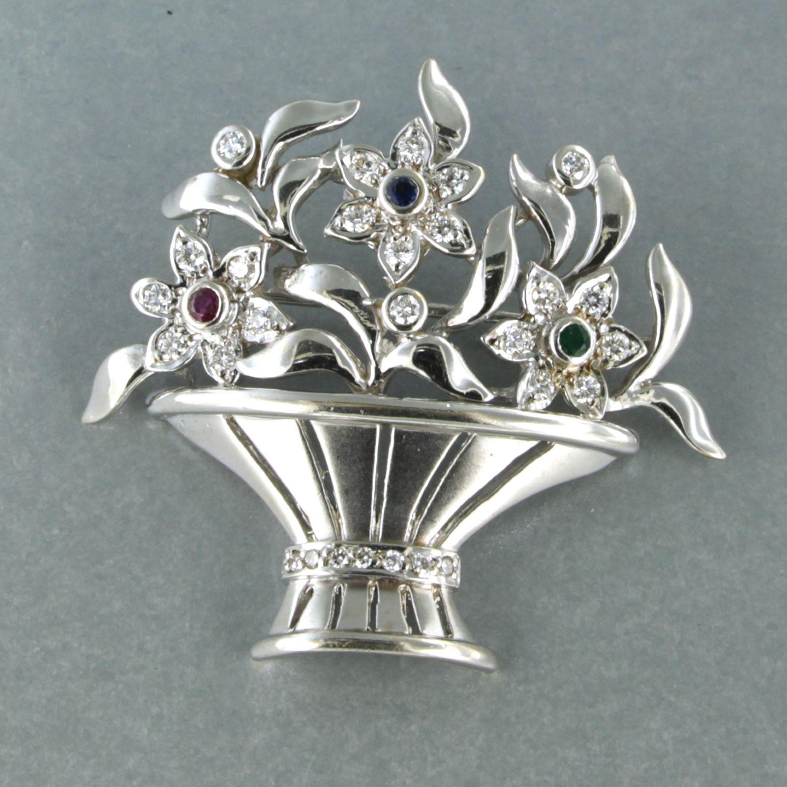 18k white gold Brooch with flowers set with emerald, ruby and sapphire - 4.0 cm x 3.7 cm

Detailed description

The brooch is 4.0 cm wide and 3.7 cm high

weight: 14.5 grams

Set with:

- 1 x 2.0 mm round cut oiled emerald

colour : green
clarity :