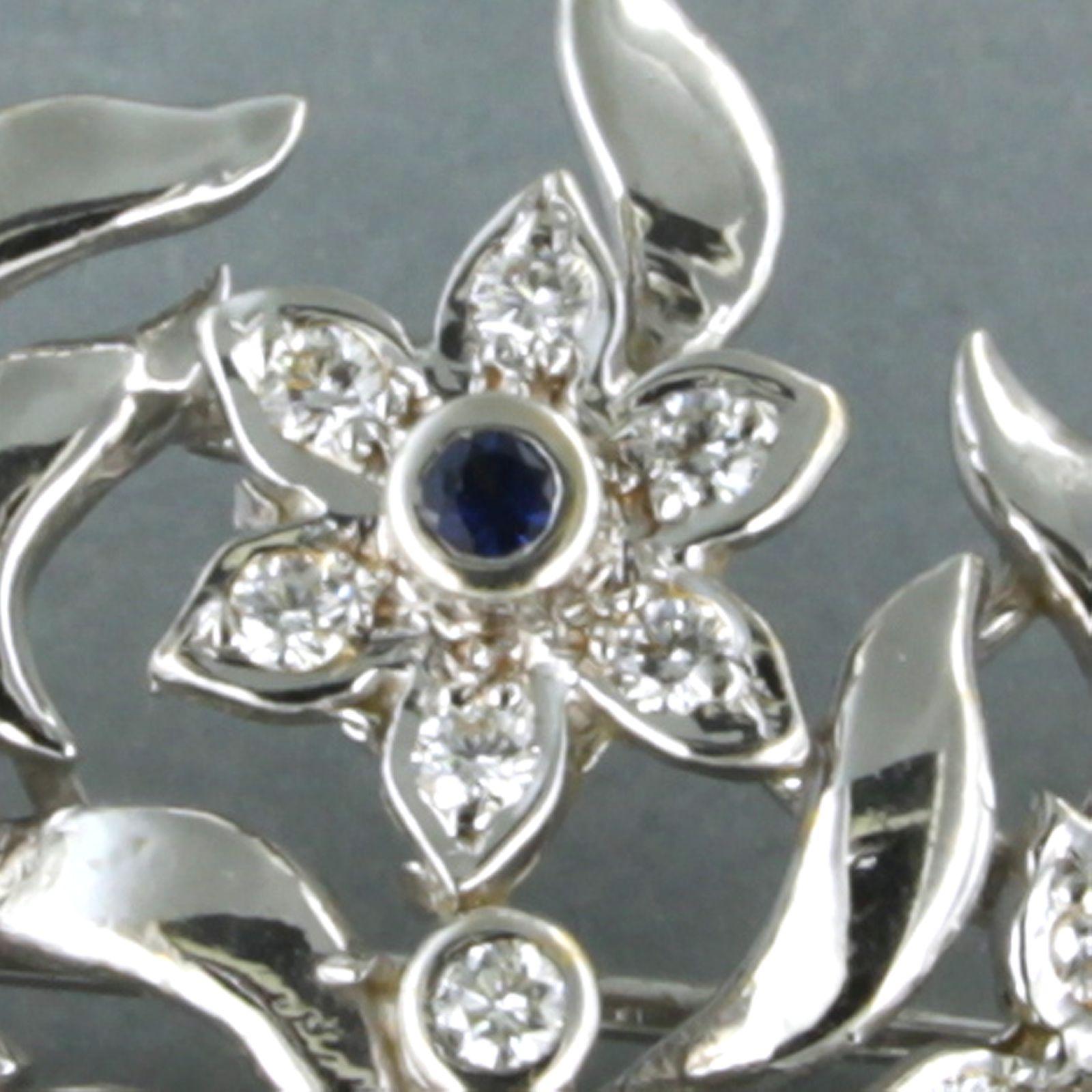 Brooch set with Emerald, Ruby and Sapphire and diamonds , 18k white gold In Good Condition For Sale In The Hague, ZH