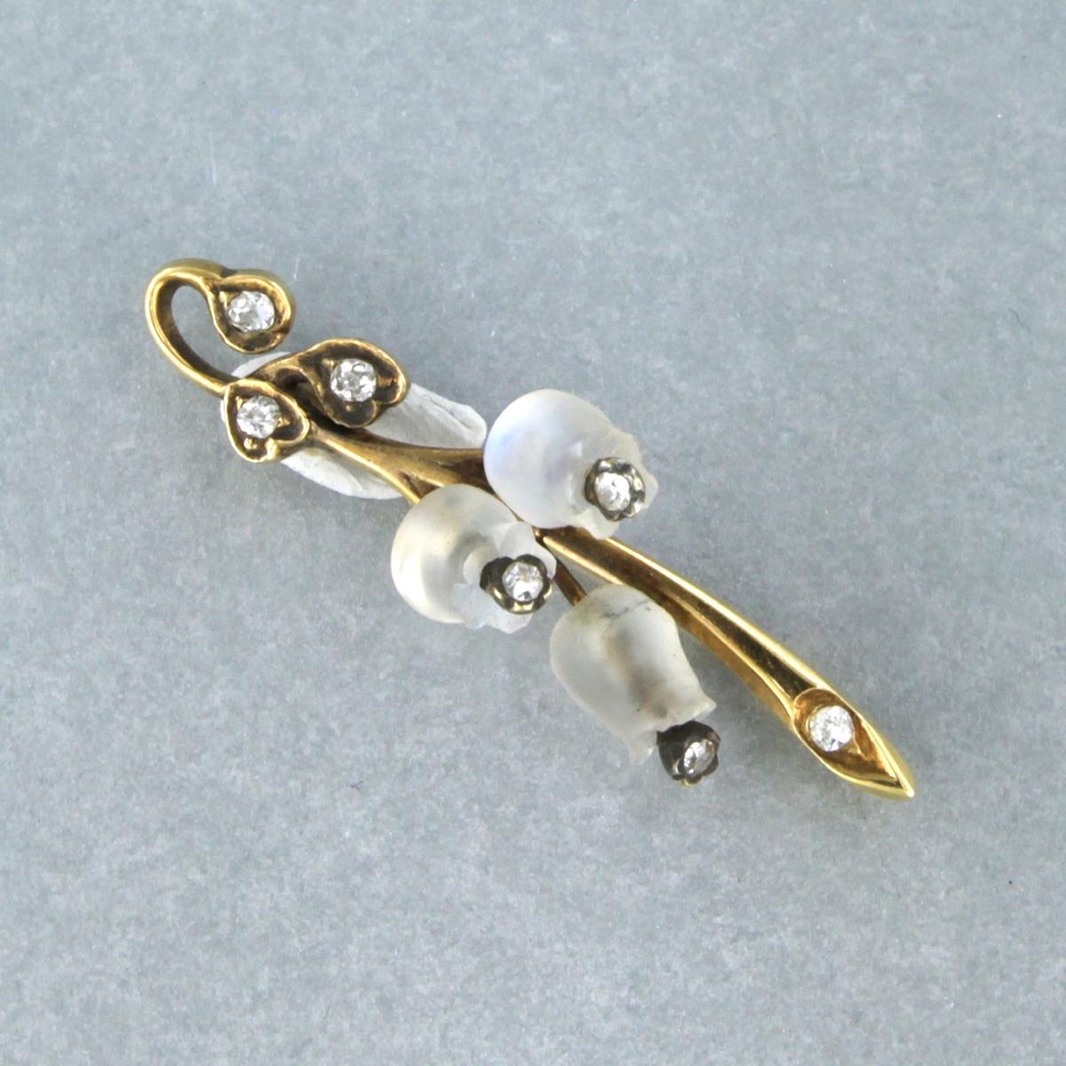 Early Victorian Brooch set with moonstone and diamonds 18k yellow gold For Sale