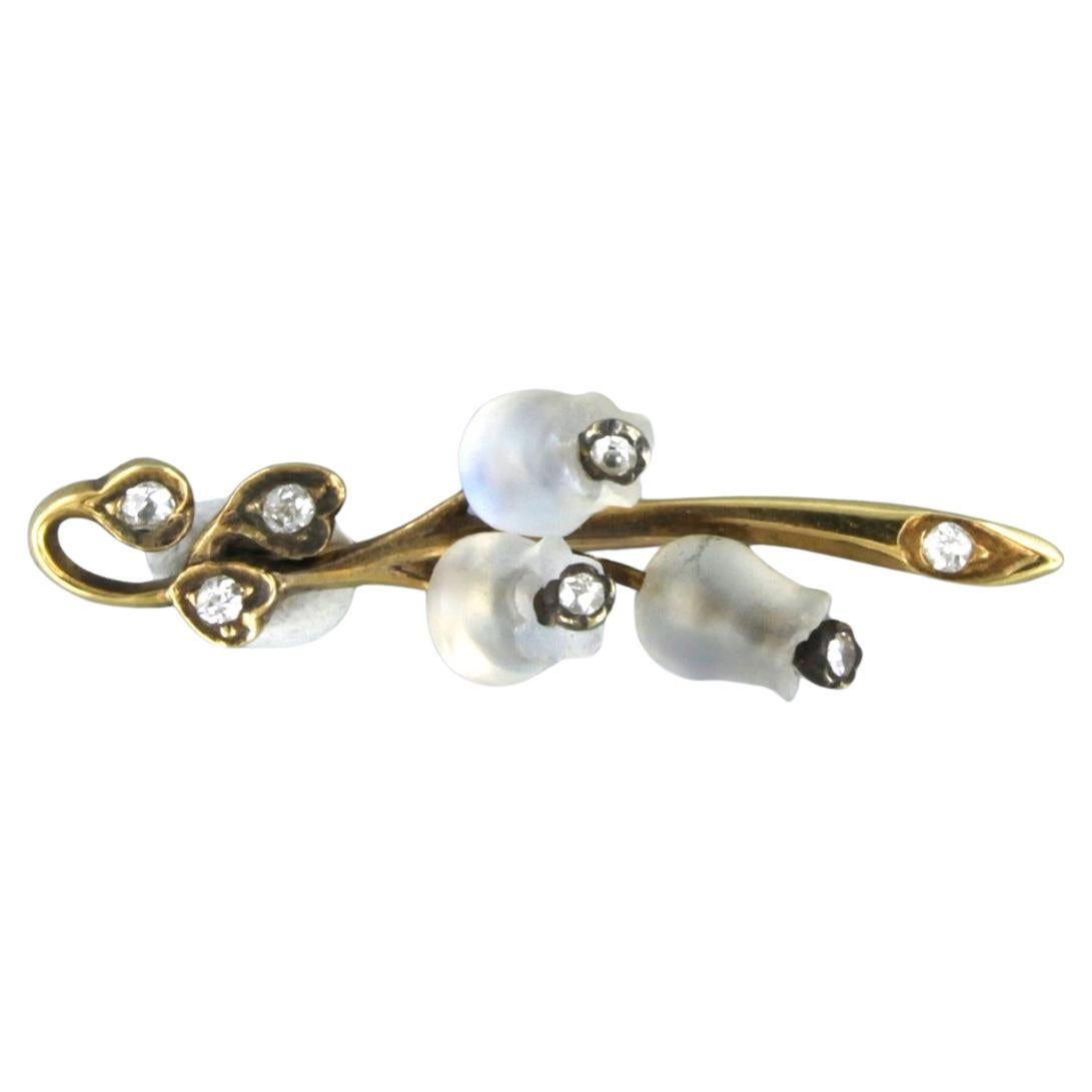 Brooch set with moonstone and diamonds 18k yellow gold