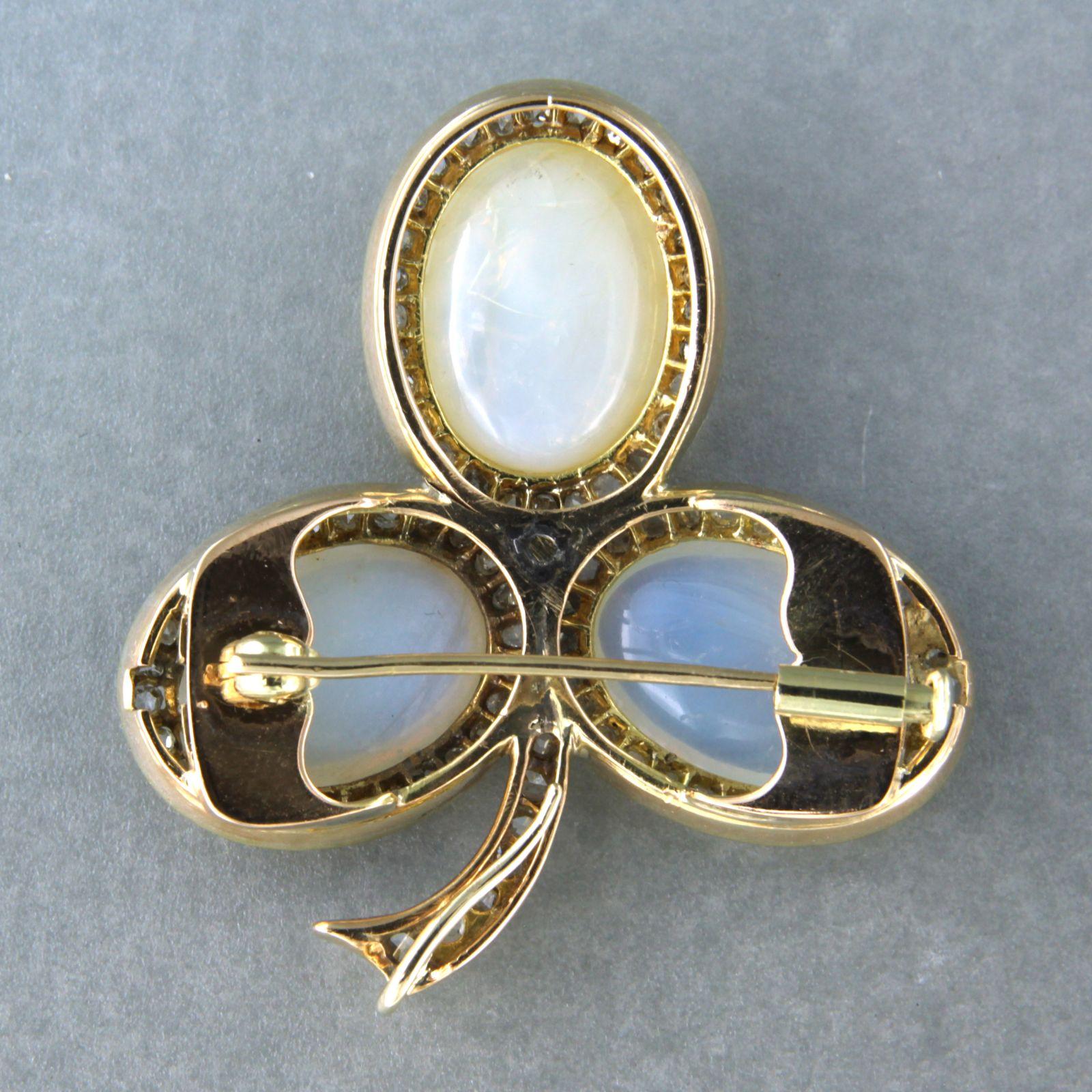 Brooch set with opal and diamonds up to 1.30ct 14k yellow gold In Excellent Condition For Sale In The Hague, ZH
