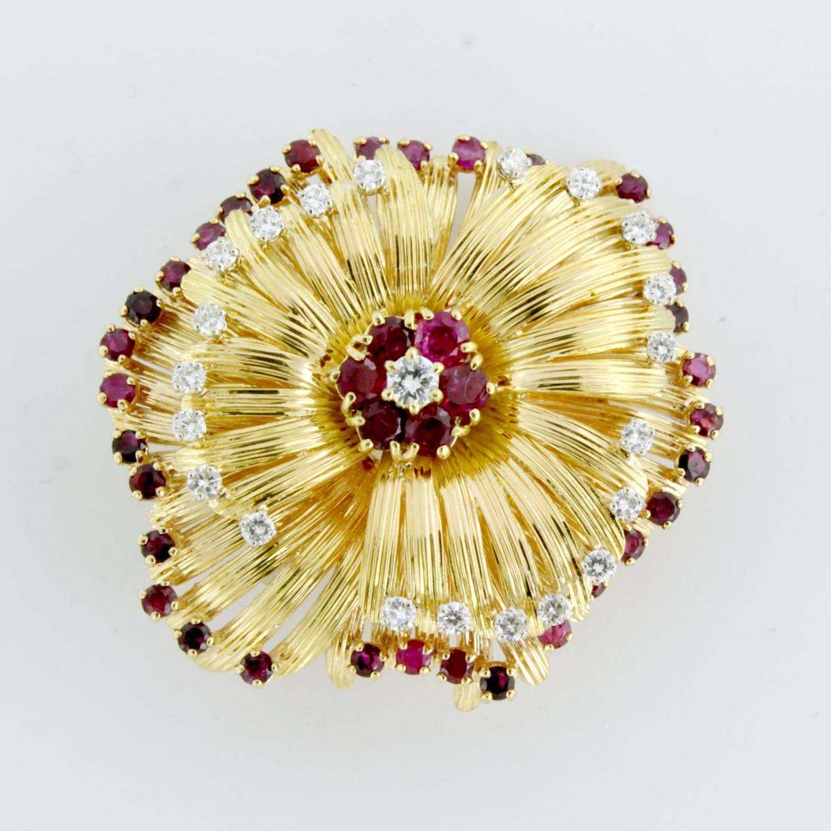 Brilliant Cut Brooch set with ruby and diamonds 18k yellow gold