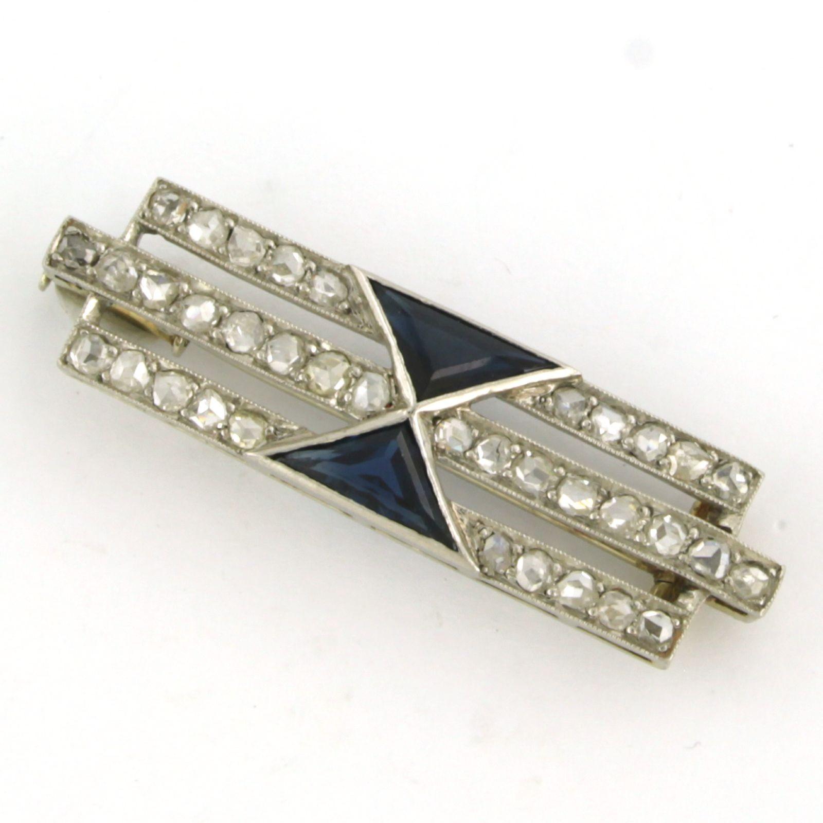 Art Deco Brooch set with Sapphire and Diamonds Platina For Sale