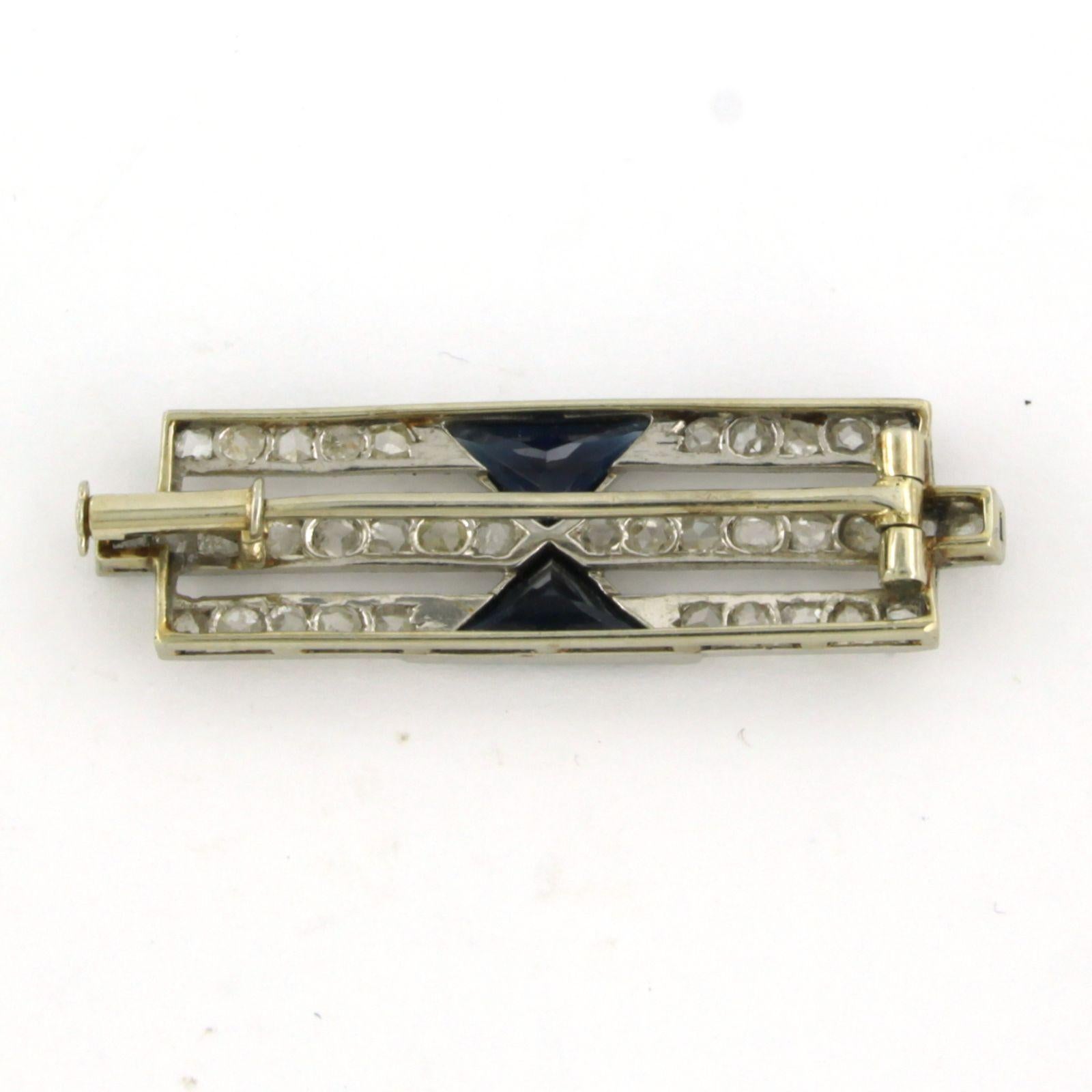 Brooch set with Sapphire and Diamonds Platina In Good Condition For Sale In The Hague, ZH