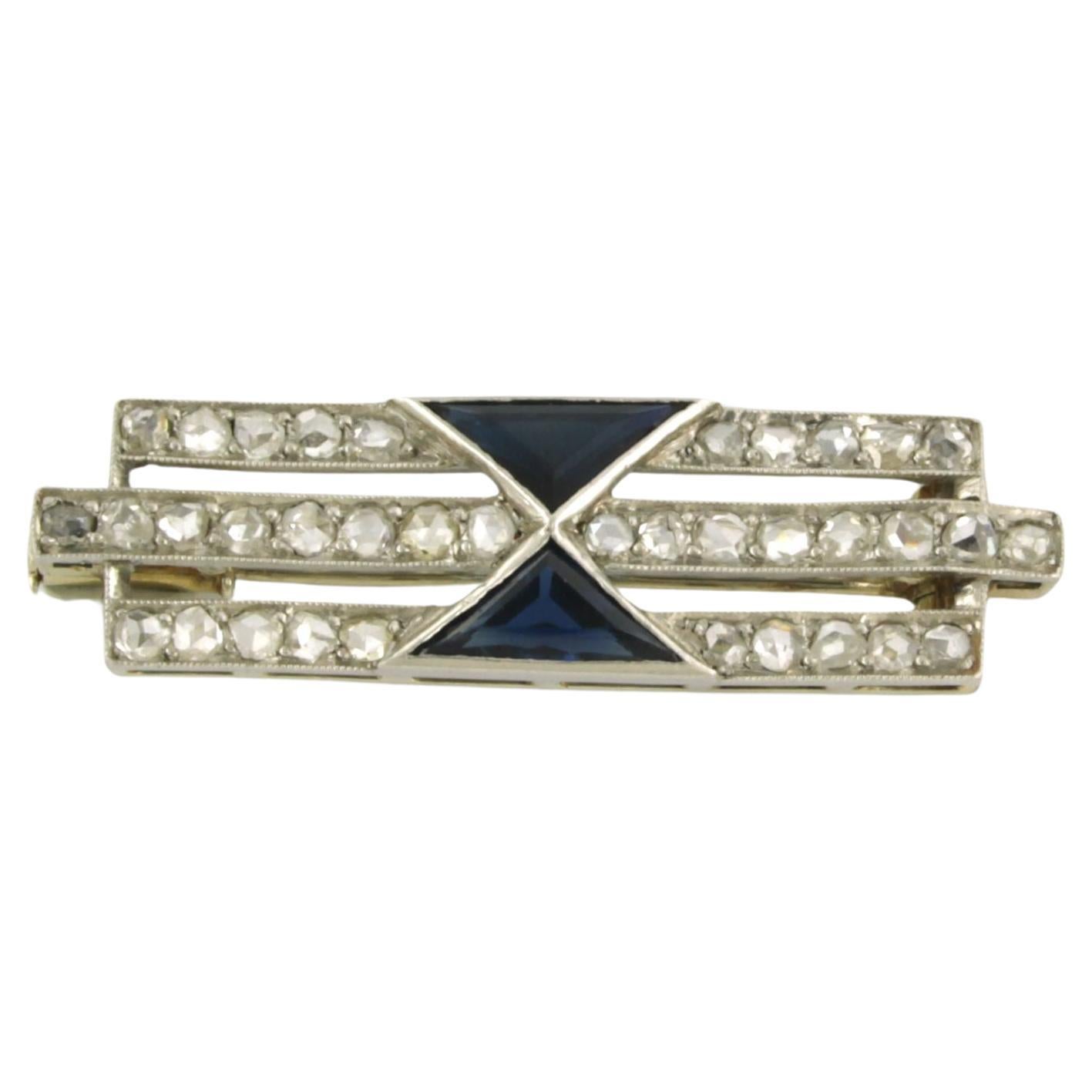 Brooch set with Sapphire and Diamonds Platina For Sale