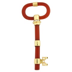 Spilla a forma di chiave con corniola e diamante fino a 0,20ct 11,5 grammi d'oro 18k