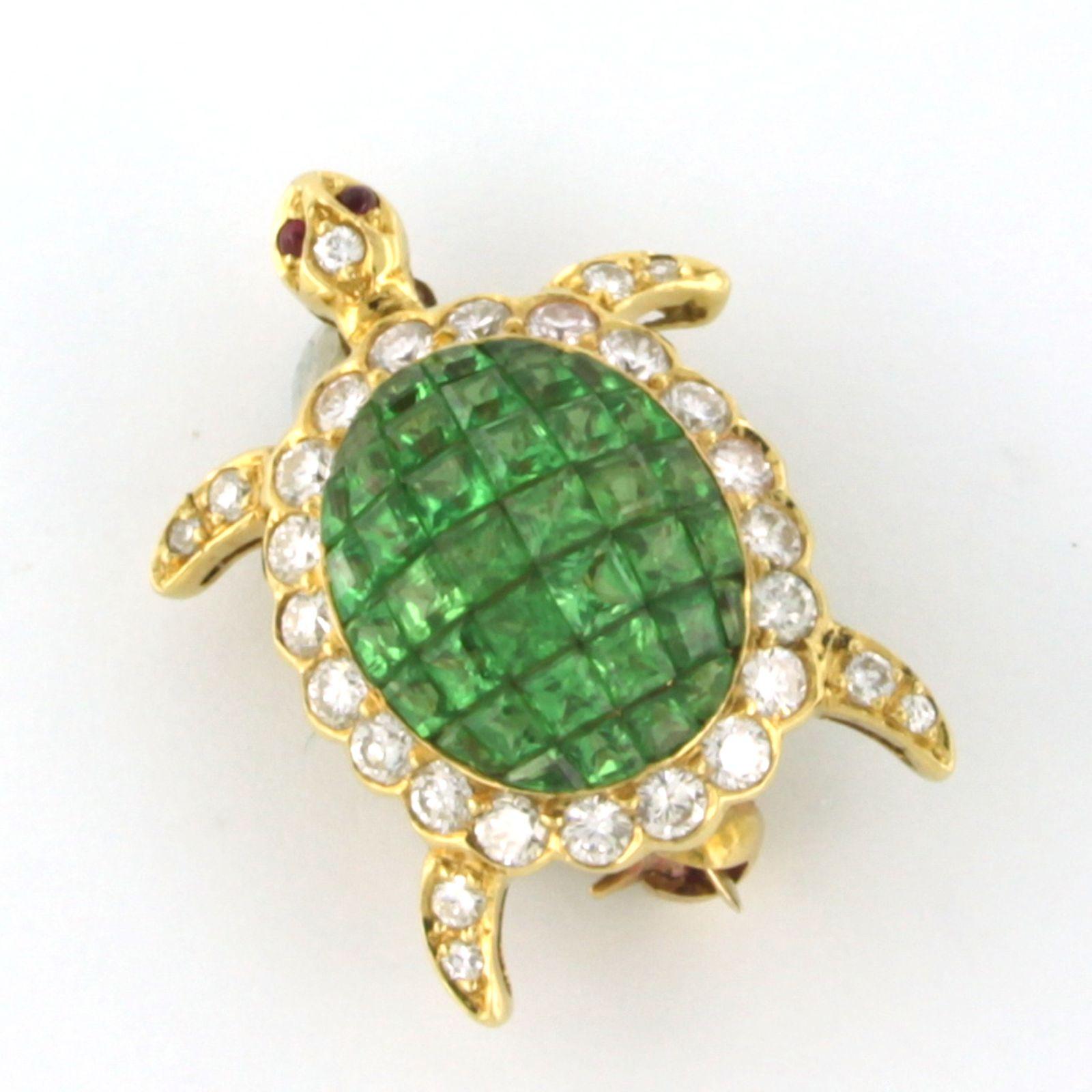 Brooch shape of Turtle with peridot and diamonds 18k yellow gold 1