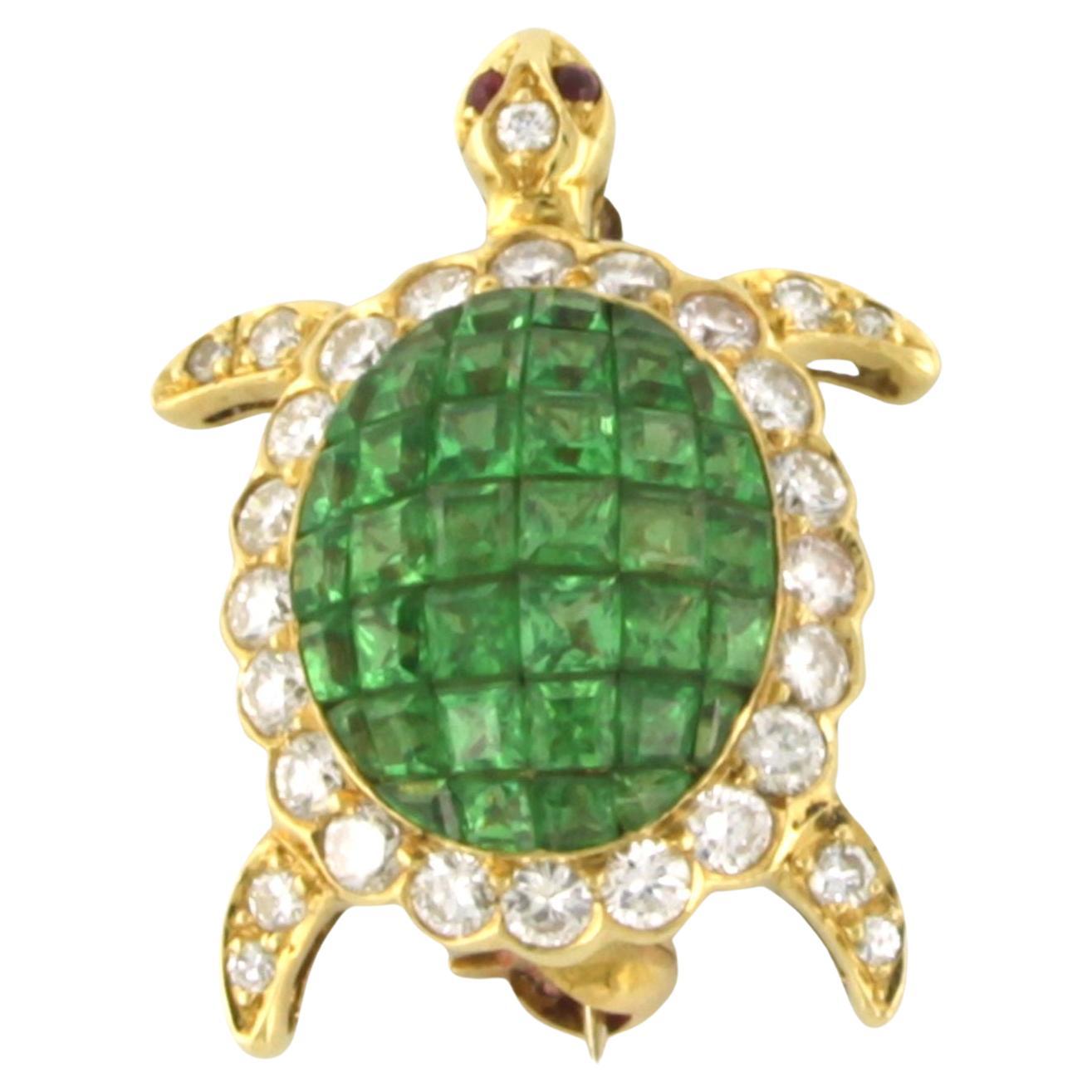 Brooch shape of Turtle with peridot and diamonds 18k yellow gold