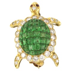 Brosche in Form einer Schildkröte mit Peridot und Diamanten 18k Gelbgold