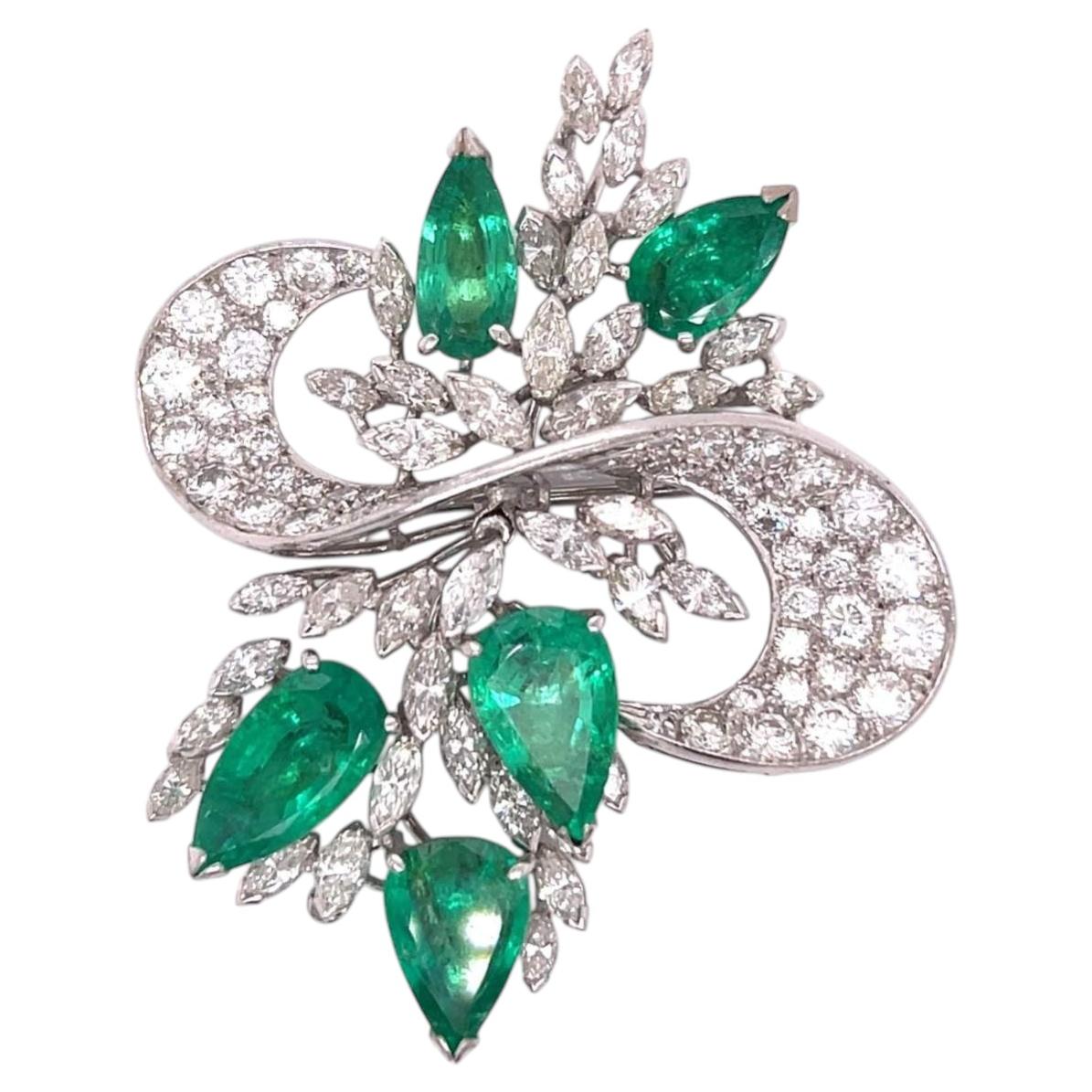 BROCHE Vintage-Brosche aus 14 Karat Weißgold mit einem kolumbianischen Smaragd von 15,00 Karat und Diamanten