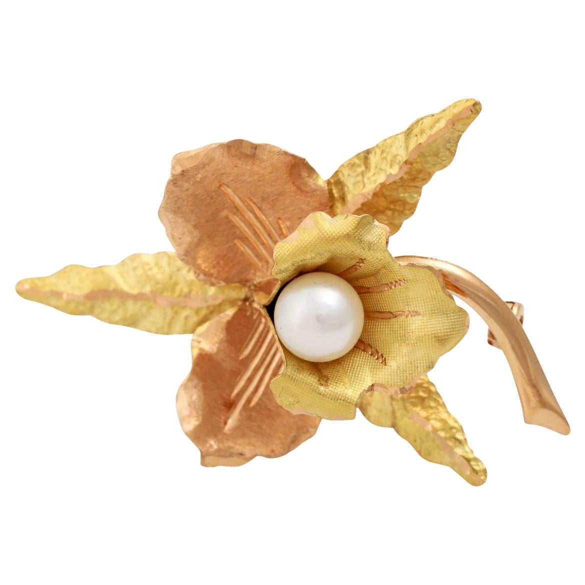 Brooch with Akoya Pearl For Sale