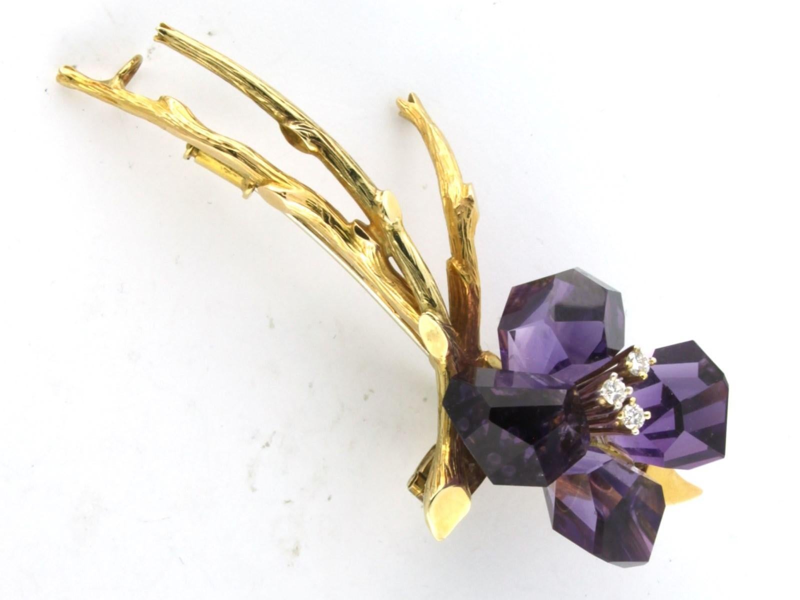 Brilliant Cut Brooch with amethyst and diamonds 18k bicolor gold For Sale