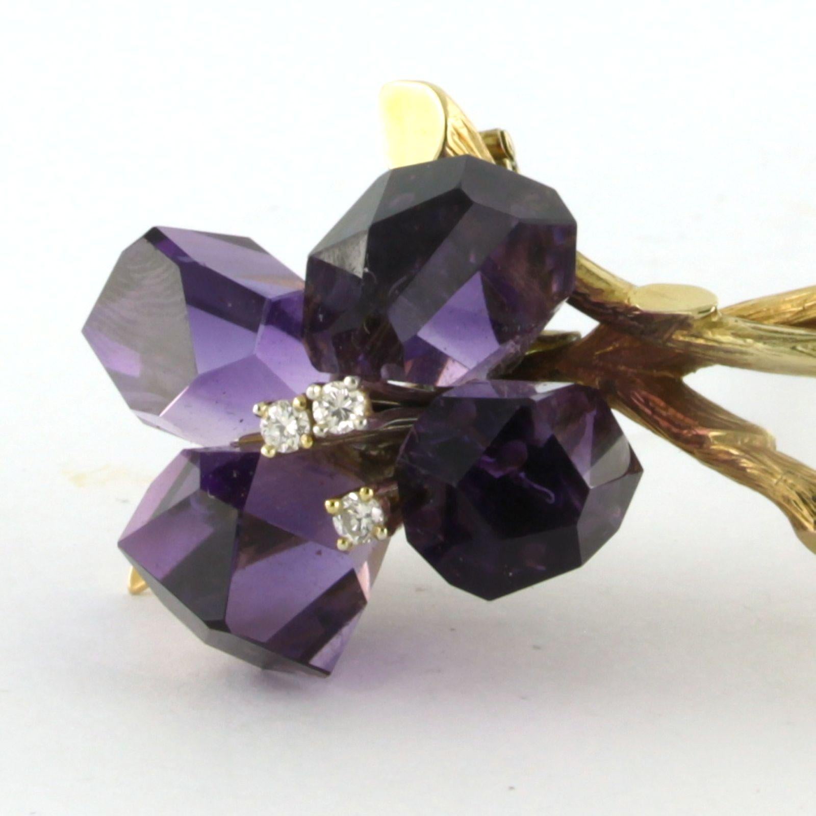 Brilliant Cut Brooch with amethyst and diamonds 18k bicolor gold For Sale