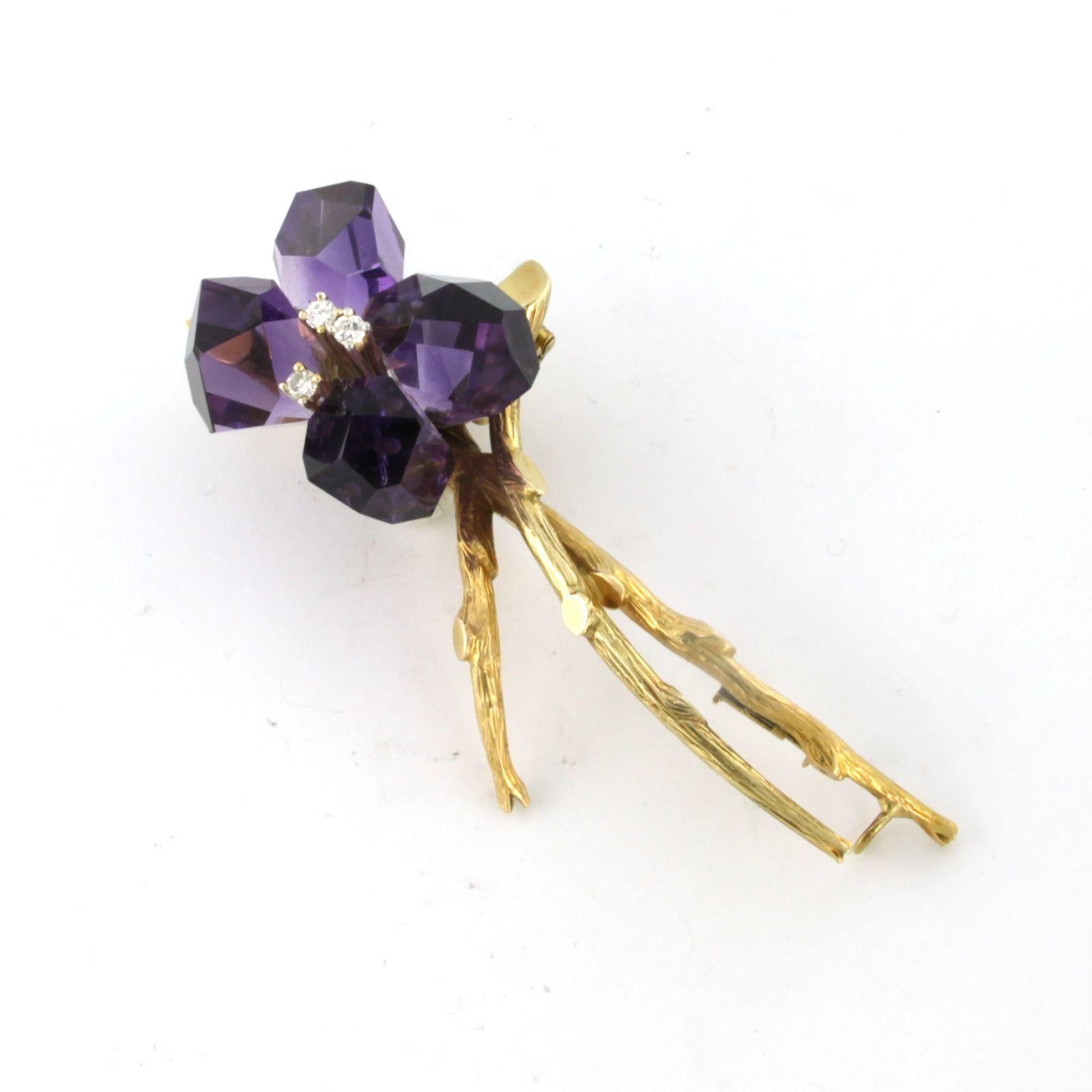 Brooch with amethyst and diamonds 18k bicolor gold In Excellent Condition For Sale In The Hague, ZH