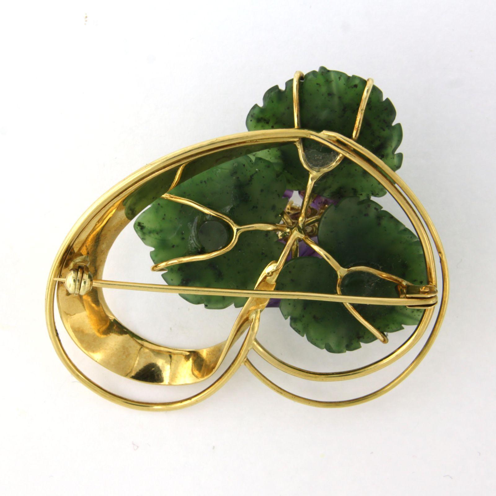 Taille brillant Broche avec améthyste, jade et diamants taille brillant jusqu'à 0,25ct Or 18k en vente