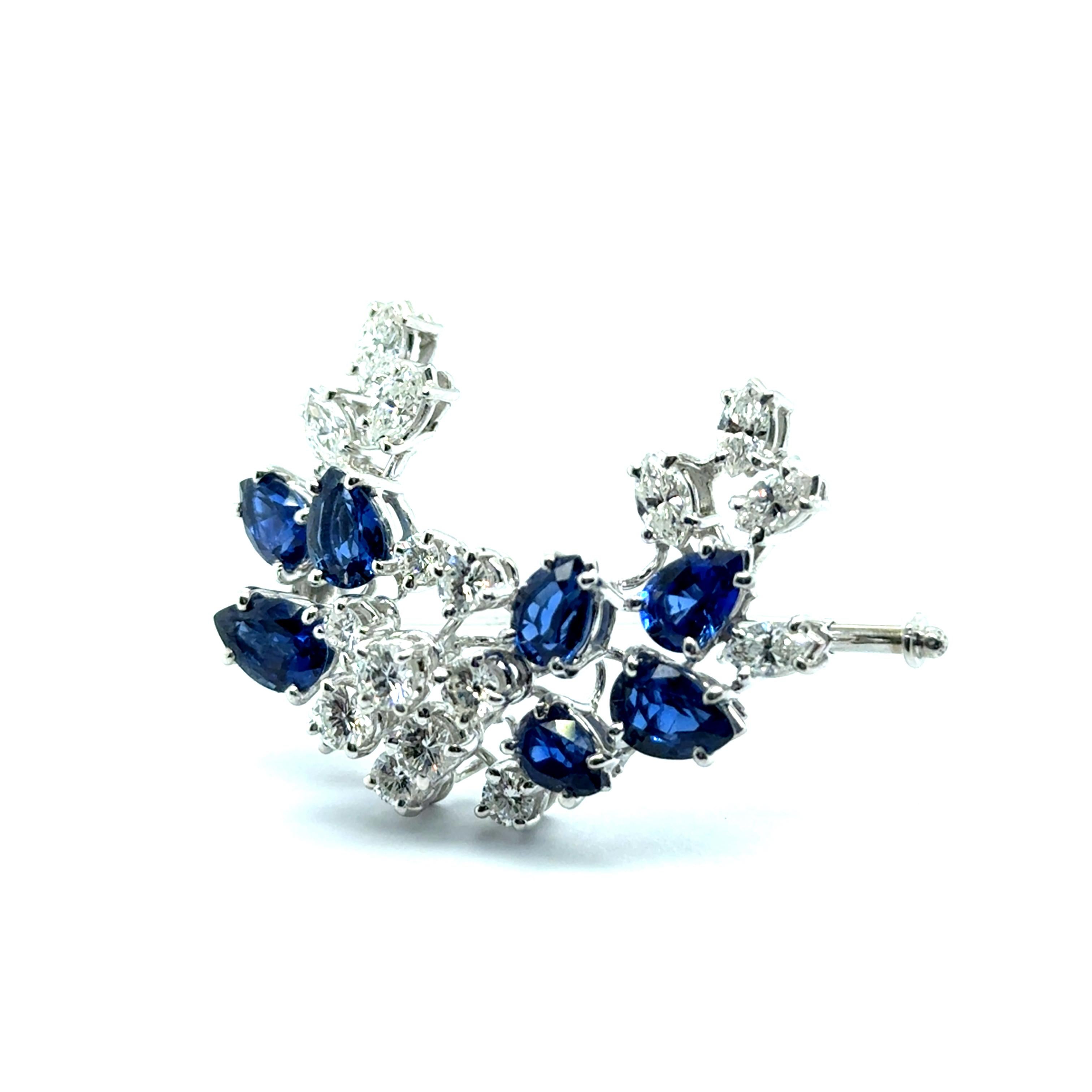 Brooch with Blue Sapphires and Diamonds in 18 Karat White Gold For Sale 7