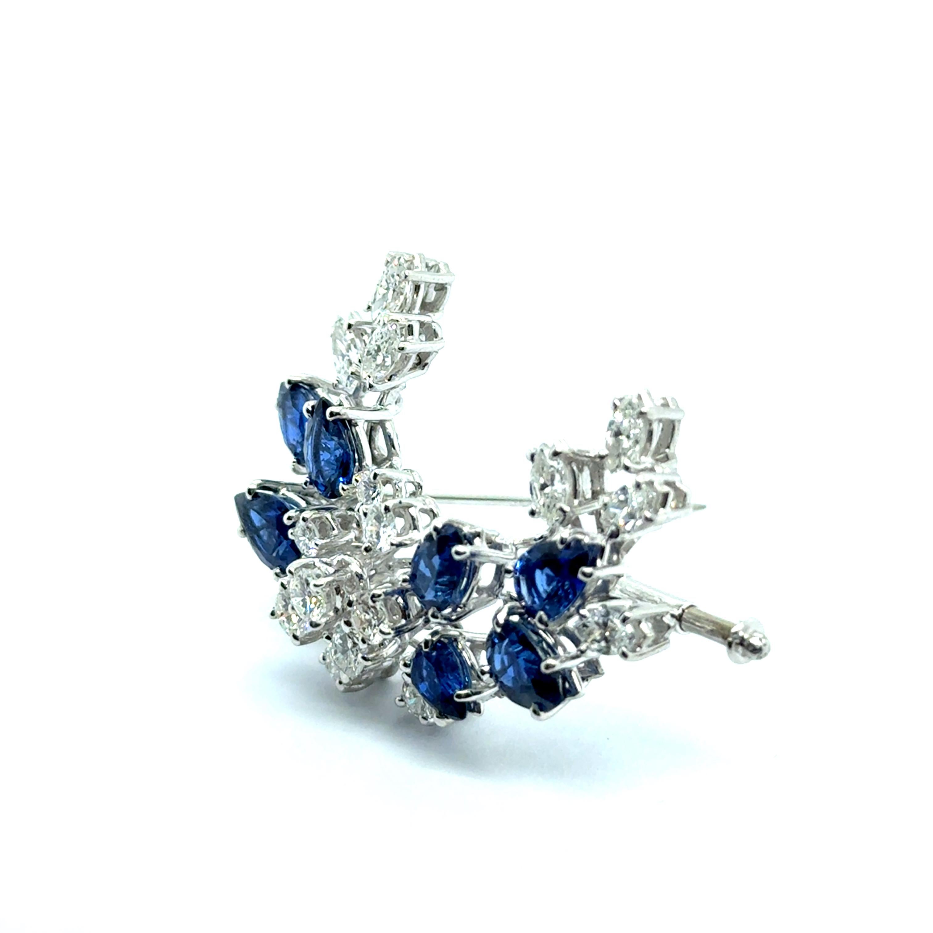 Modern Brooch with Blue Sapphires and Diamonds in 18 Karat White Gold For Sale