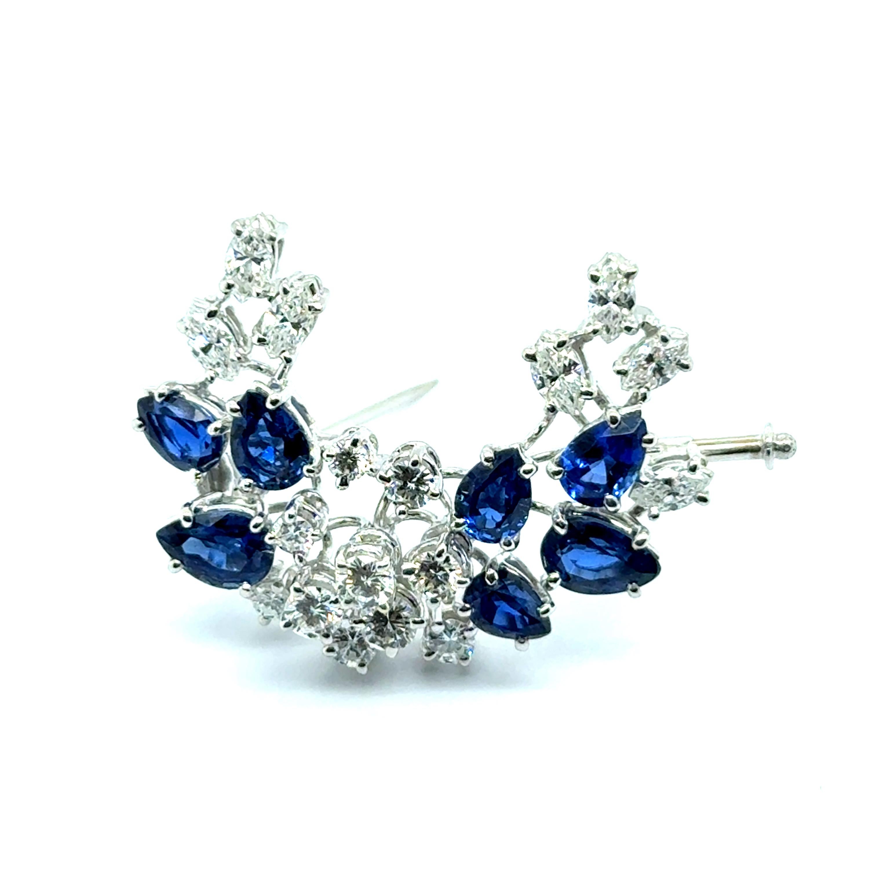 Brooch with Blue Sapphires and Diamonds in 18 Karat White Gold For Sale 3