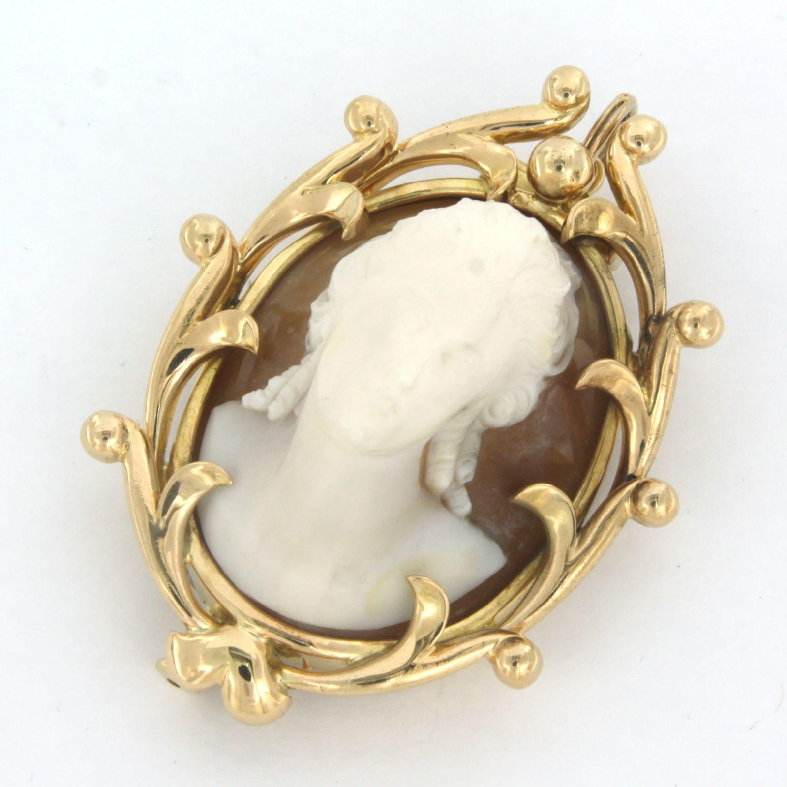 18k yellow gold cameo – size 4.9 cm x 3.8 cm

Detailed description

the size of the brooch is 4.9 cm long by 3.8 cm wide

weight 26.1 grams

set with

- 1 x 3.2 cm x 2.3 cm oval cut cameo

color brown white
purity….
Gemstones have often been treated
