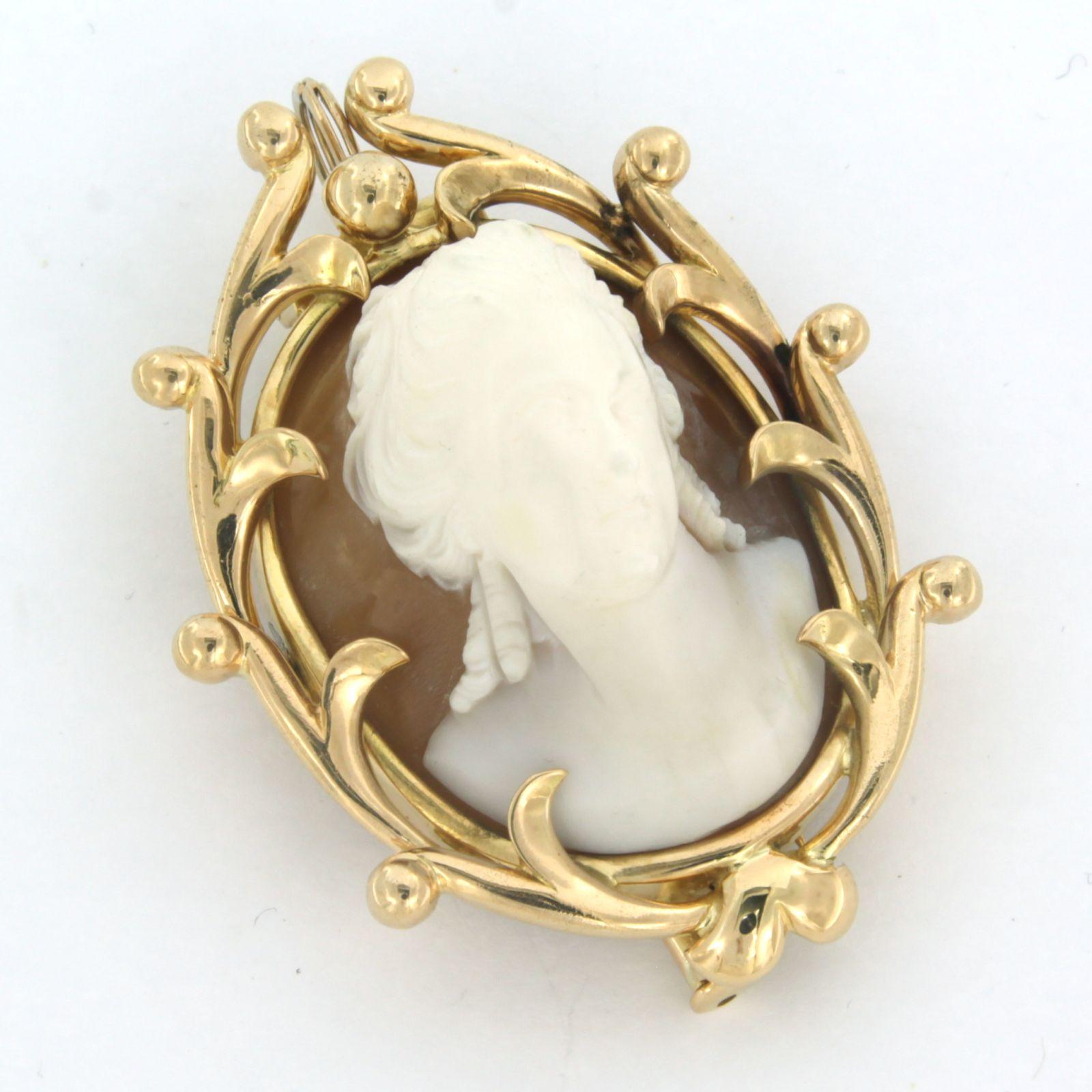 Brooch with cameo 18k yellow gold In Good Condition For Sale In The Hague, ZH
