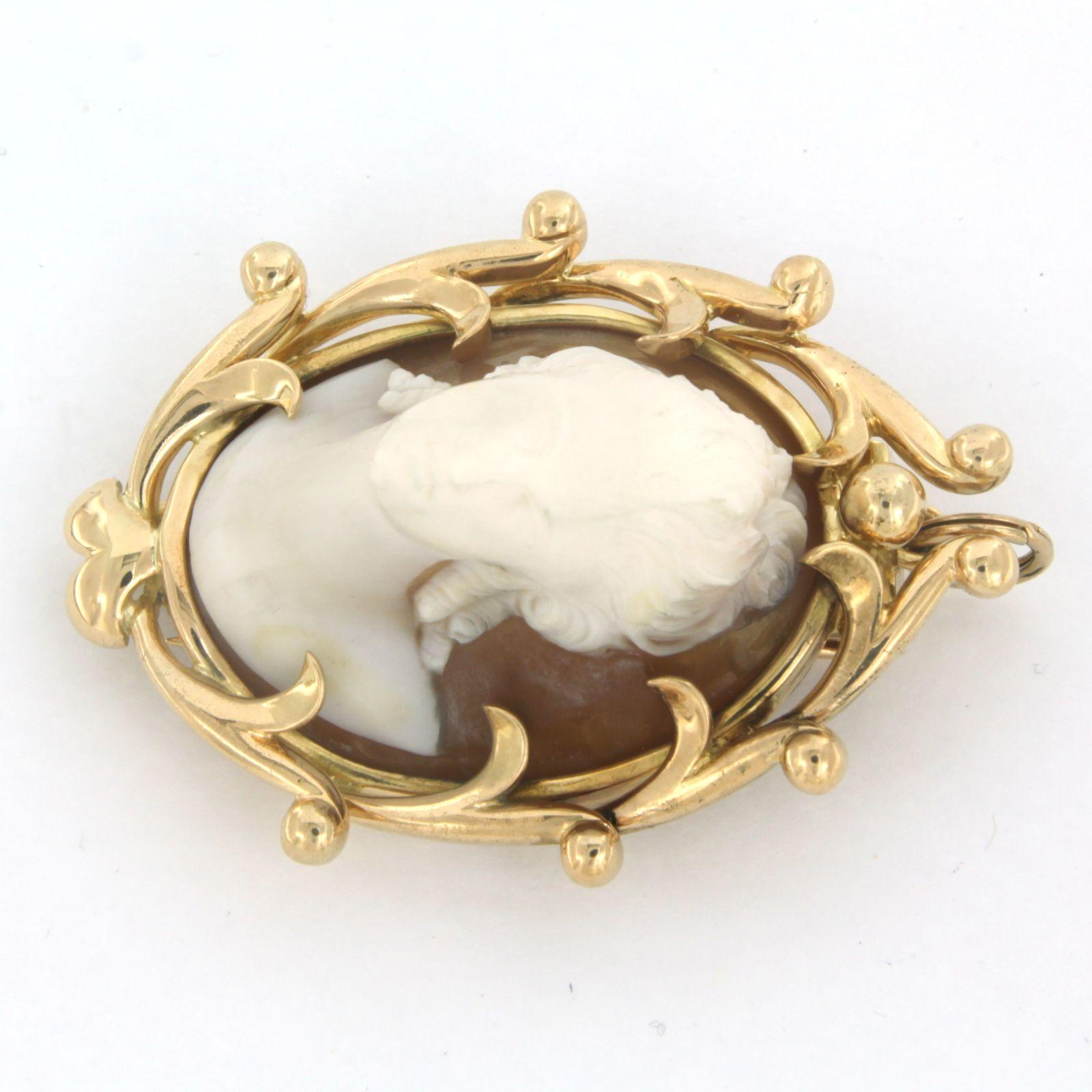 Women's Brooch with cameo 18k yellow gold For Sale
