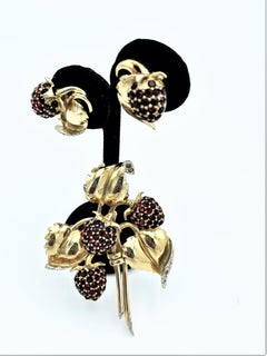 Brooch with clip-on earrings DeRosa NY vermeile sterling, raspberry branch 1940s