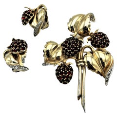 Brooch with clip-on earrings DeRosa NY vermeile sterling, raspberry branch 1940s