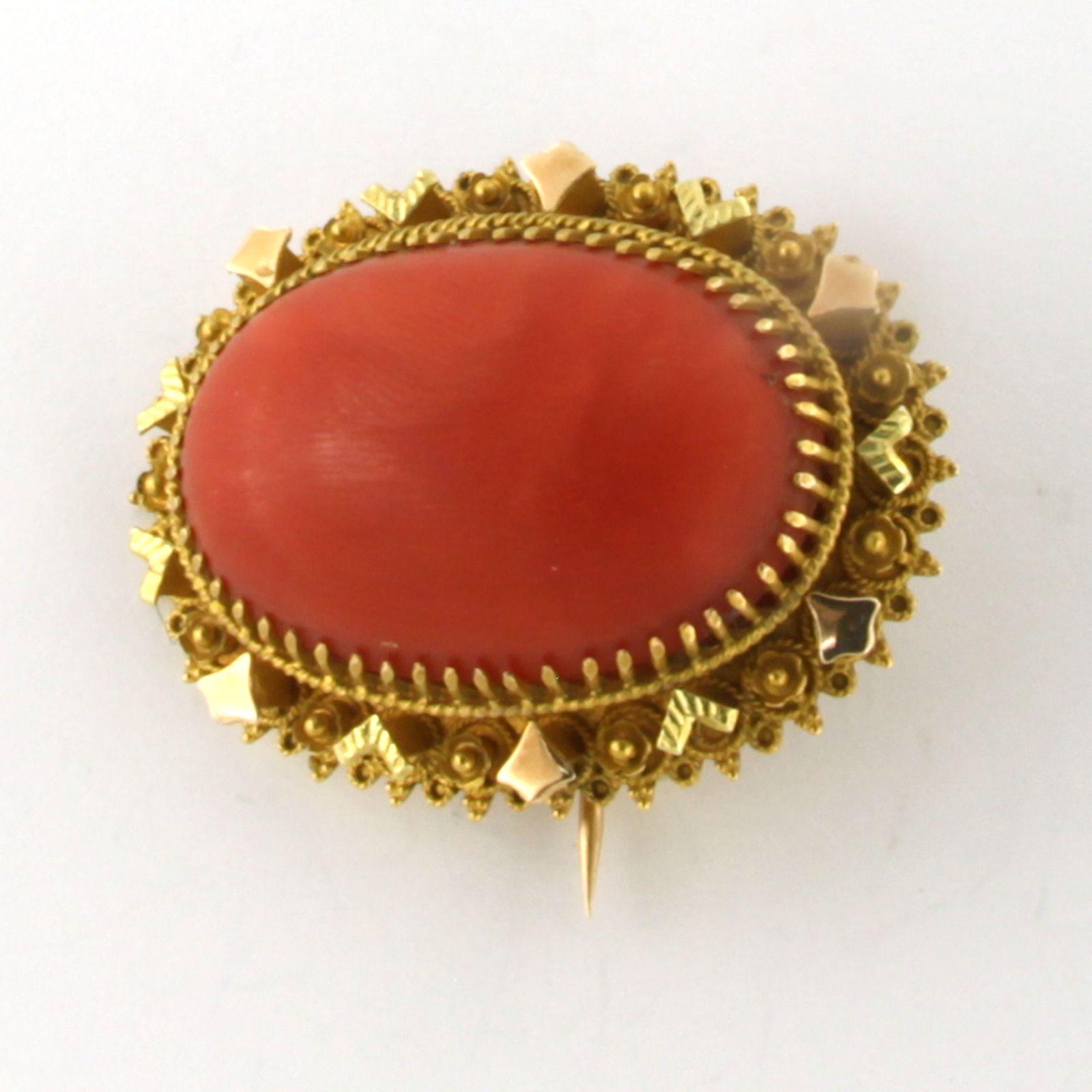 Pieno vittoriano Spilla con corallo in oro giallo 14k 7,6 grammi in vendita
