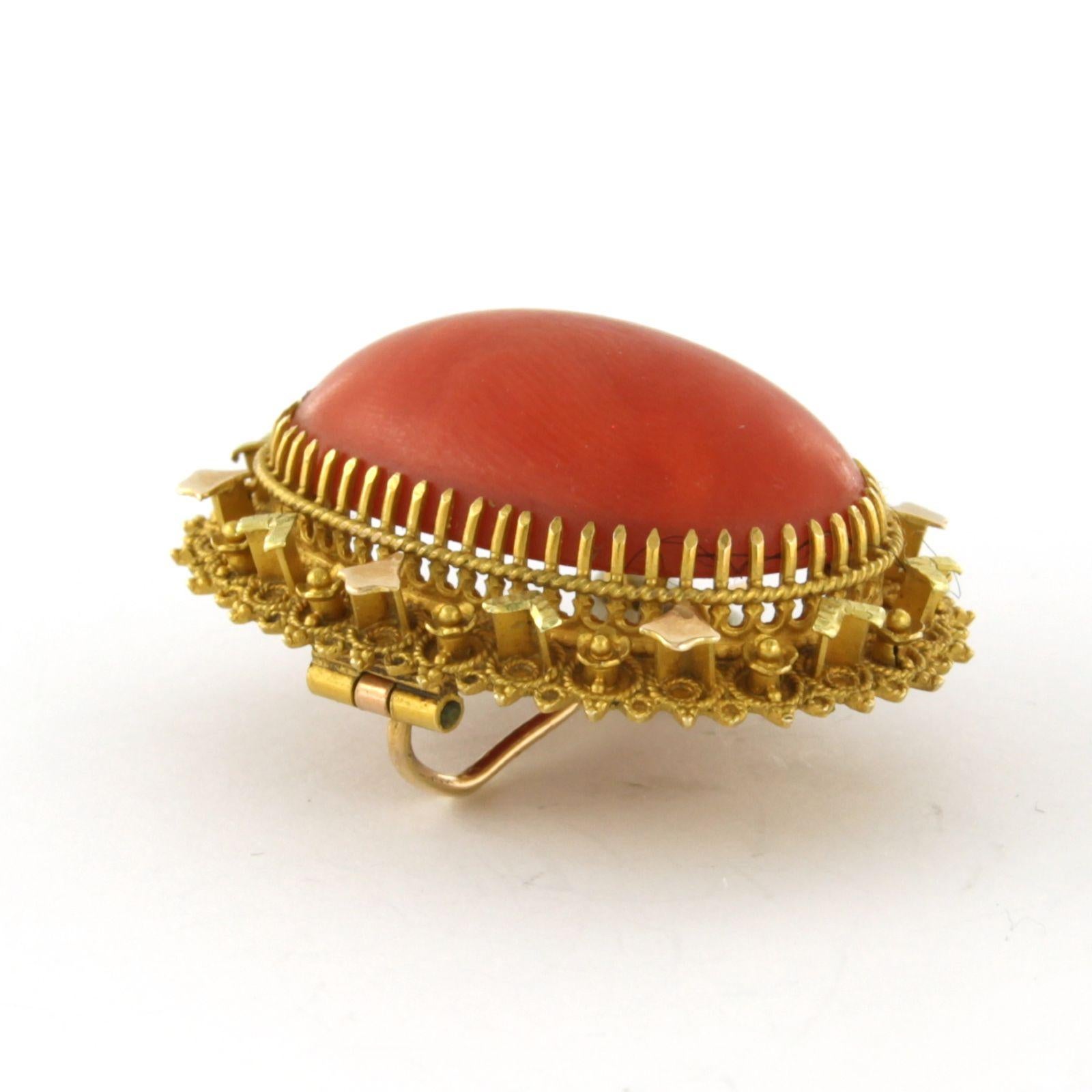 Cabochon Spilla con corallo in oro giallo 14k 7,6 grammi in vendita