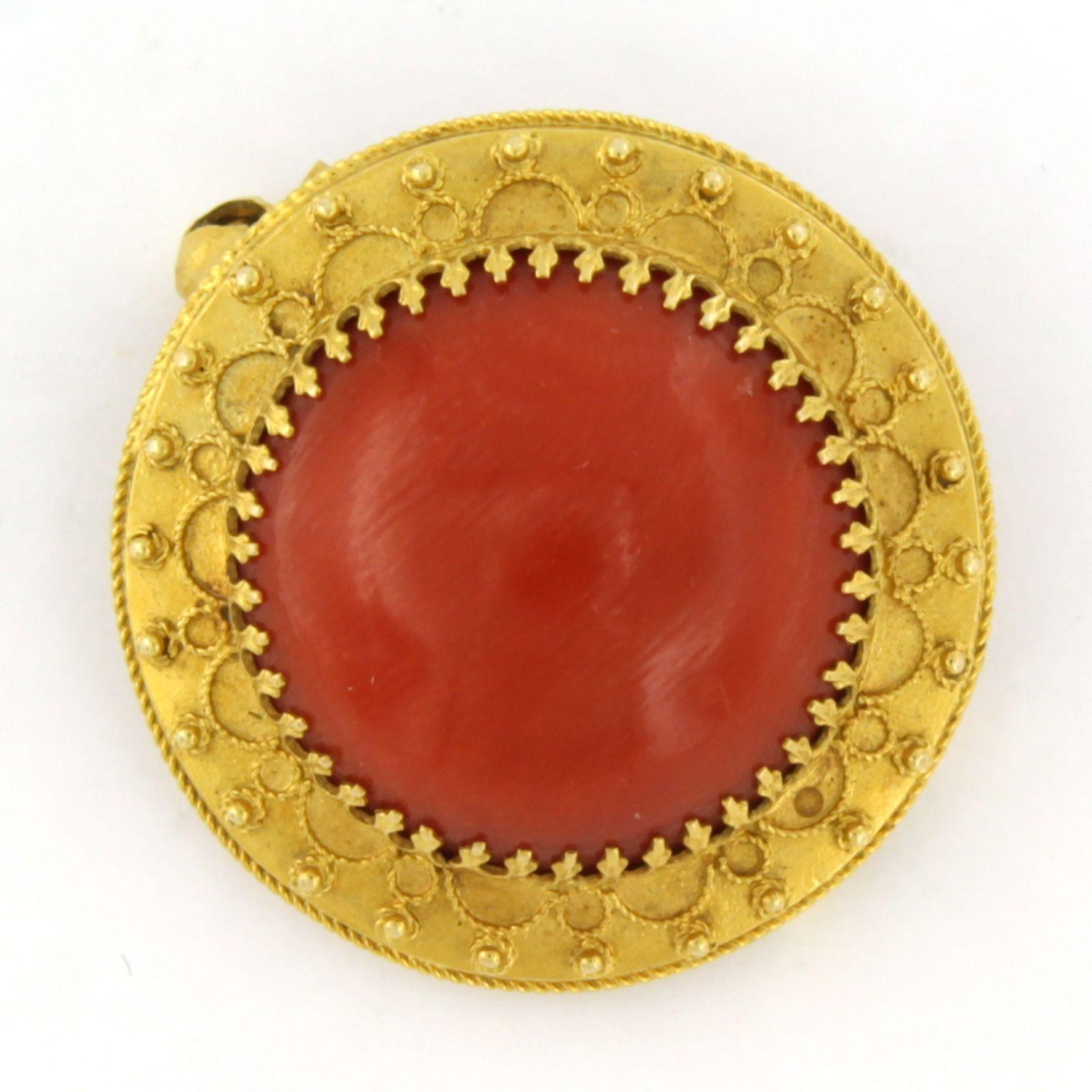 Broche con coral 3,9 gramos oro amarillo 14k en Excelente estado para la venta en The Hague, ZH