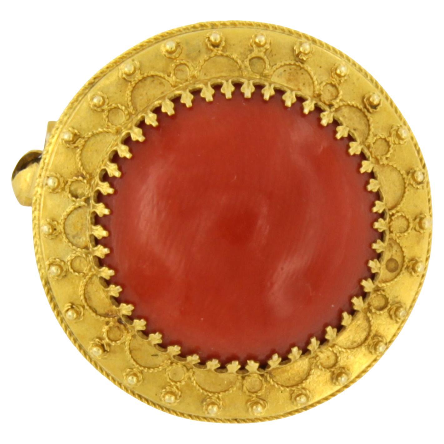Brooch with coral 3.9 grams 14k yellow gold
