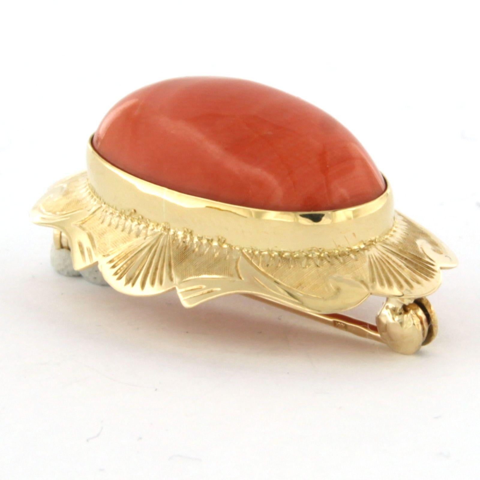Pieno vittoriano Spilla con corallo 5,3 grammi in oro giallo 14k in vendita