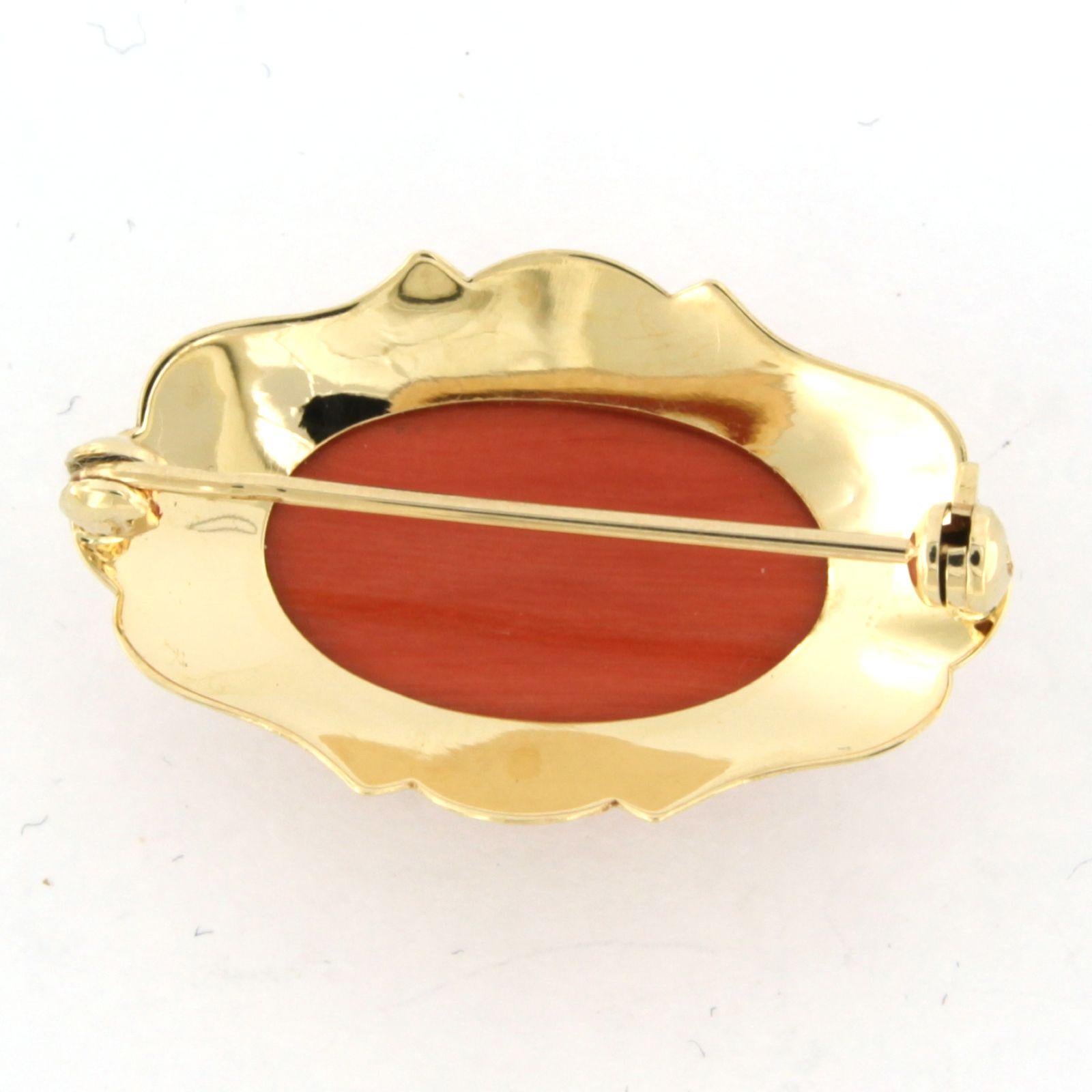 Spilla con corallo 5,3 grammi in oro giallo 14k In condizioni ottime in vendita a The Hague, ZH