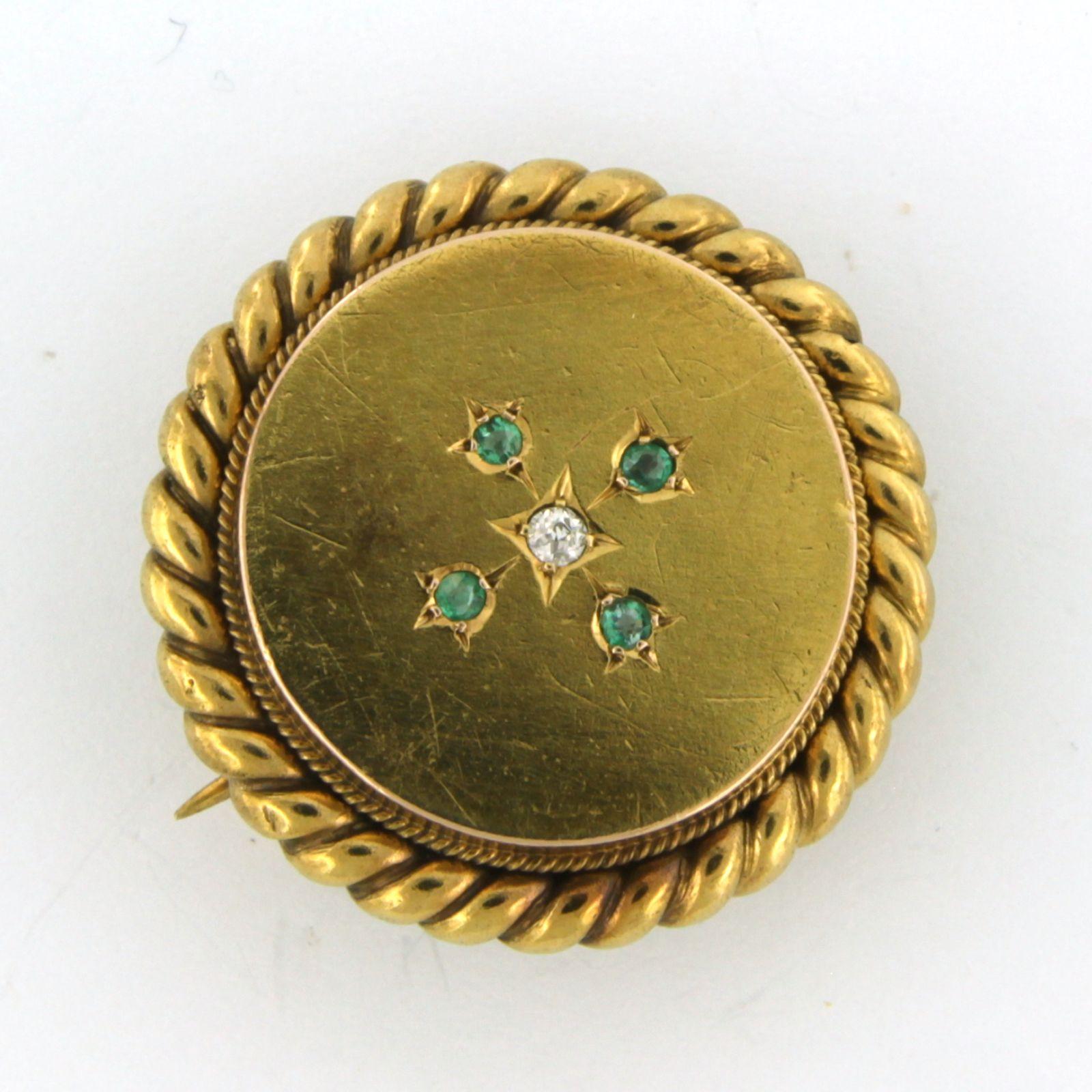 Art Deco Brooch with emerald and diamond, 18k gold For Sale