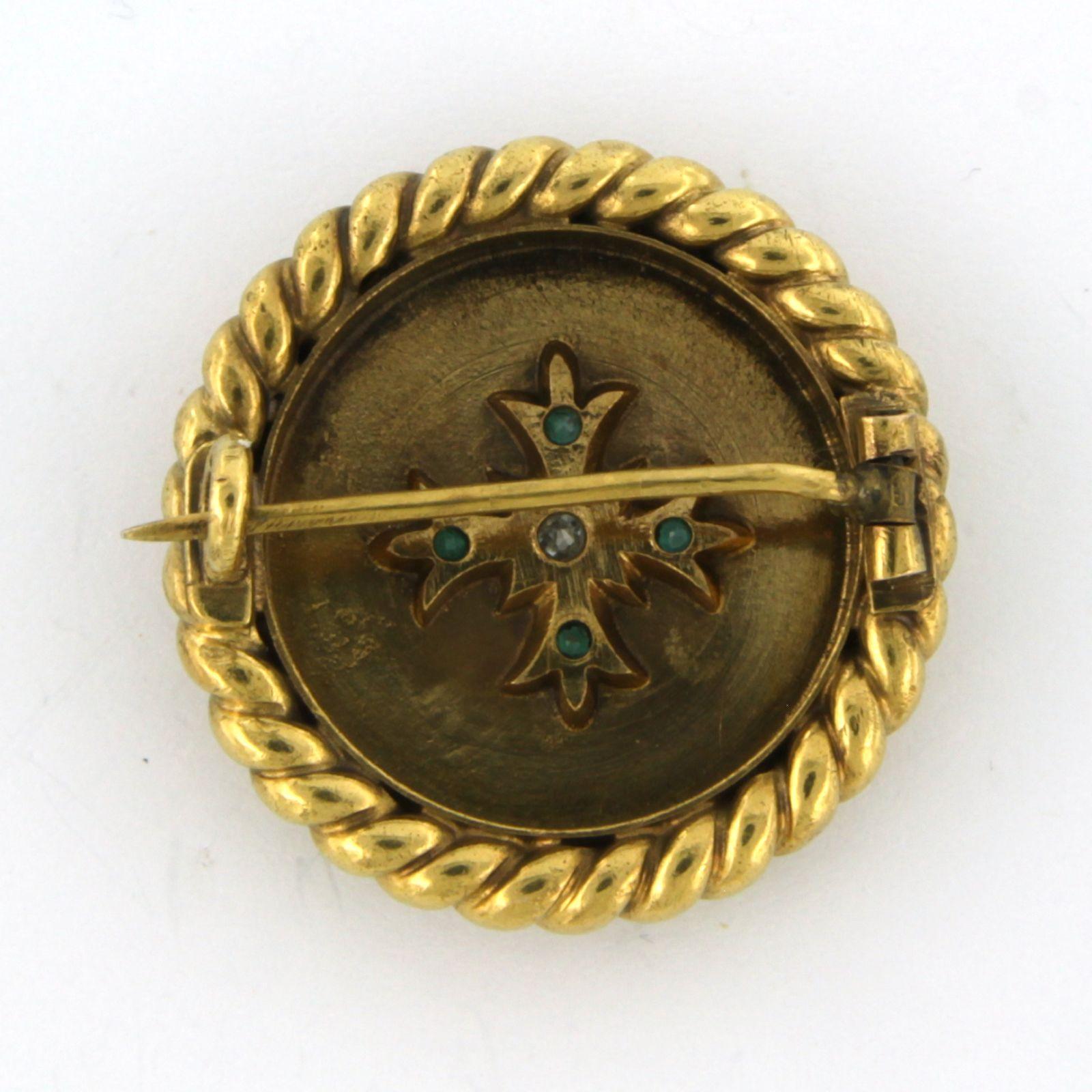 Brooch with emerald and diamond, 18k gold In Good Condition For Sale In The Hague, ZH