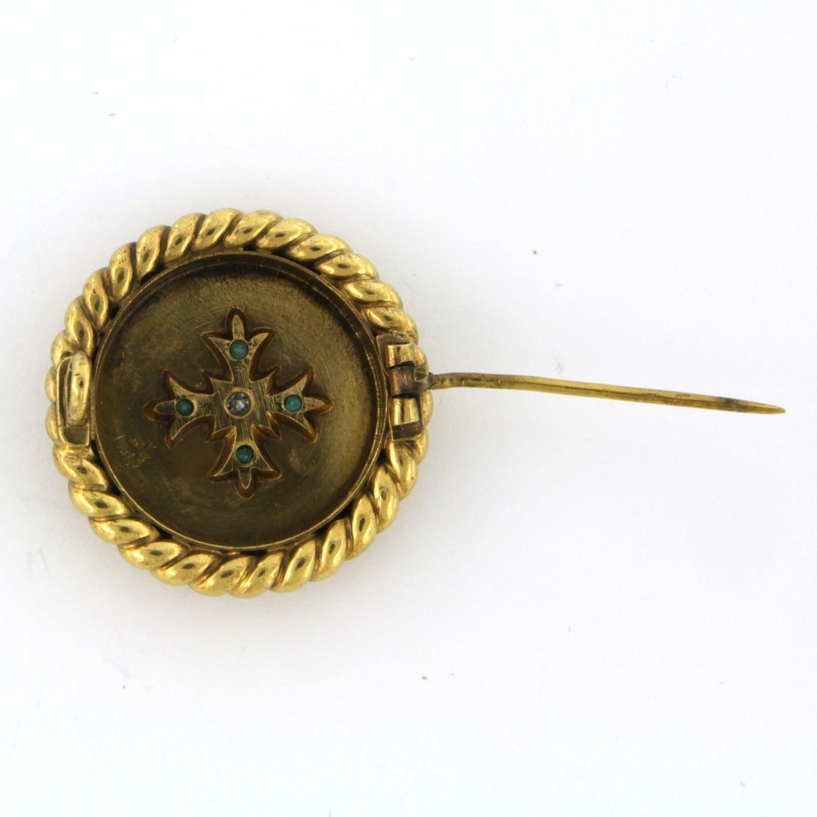 Women's Brooch with emerald and diamond, 18k gold For Sale