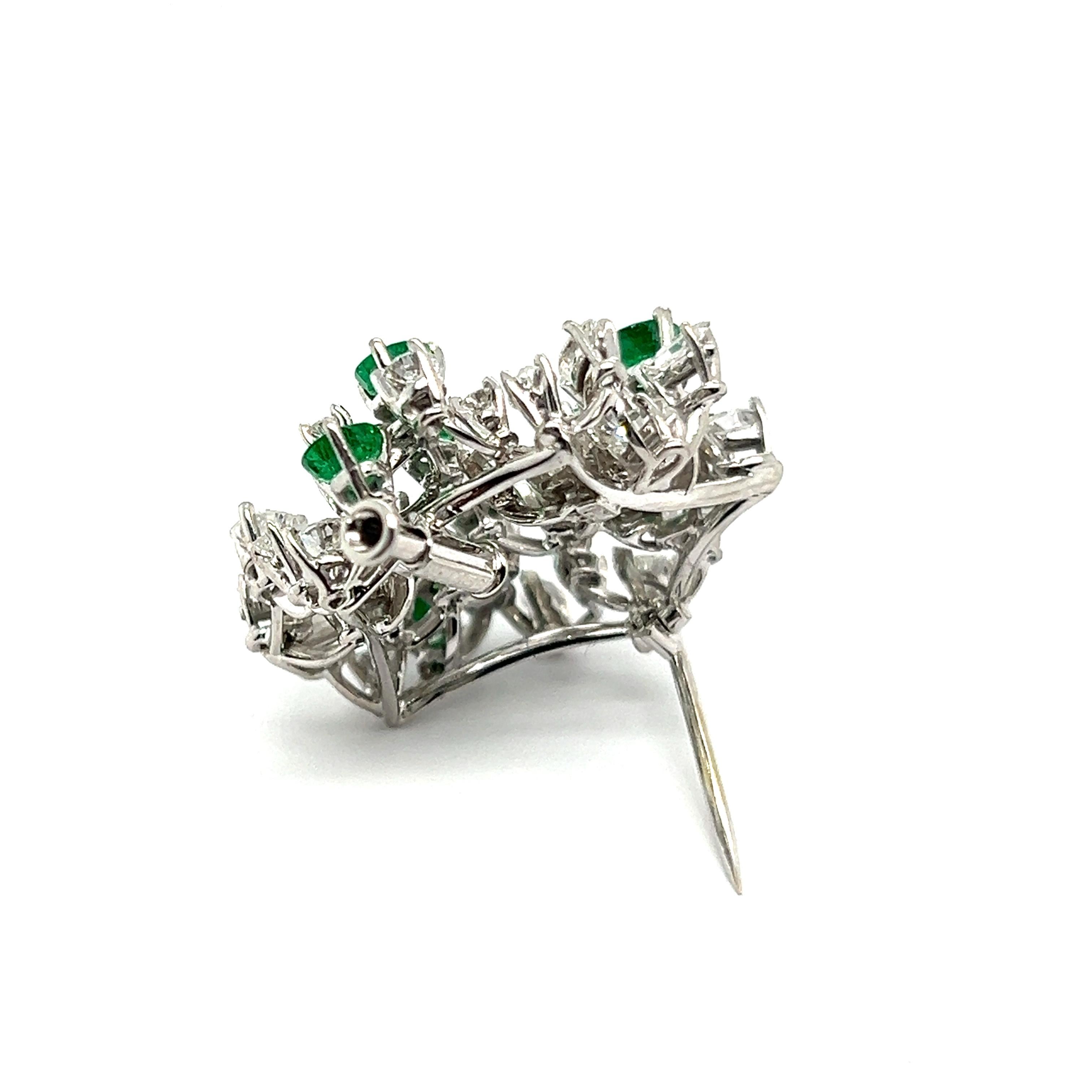 Brooch with Emeralds & Diamonds in 18 Karat White Gold by Meister For Sale 5