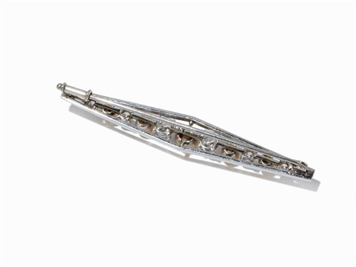Art Deco Brooch with Freshwater Pearls and Diamonds, 750 White Gold For Sale